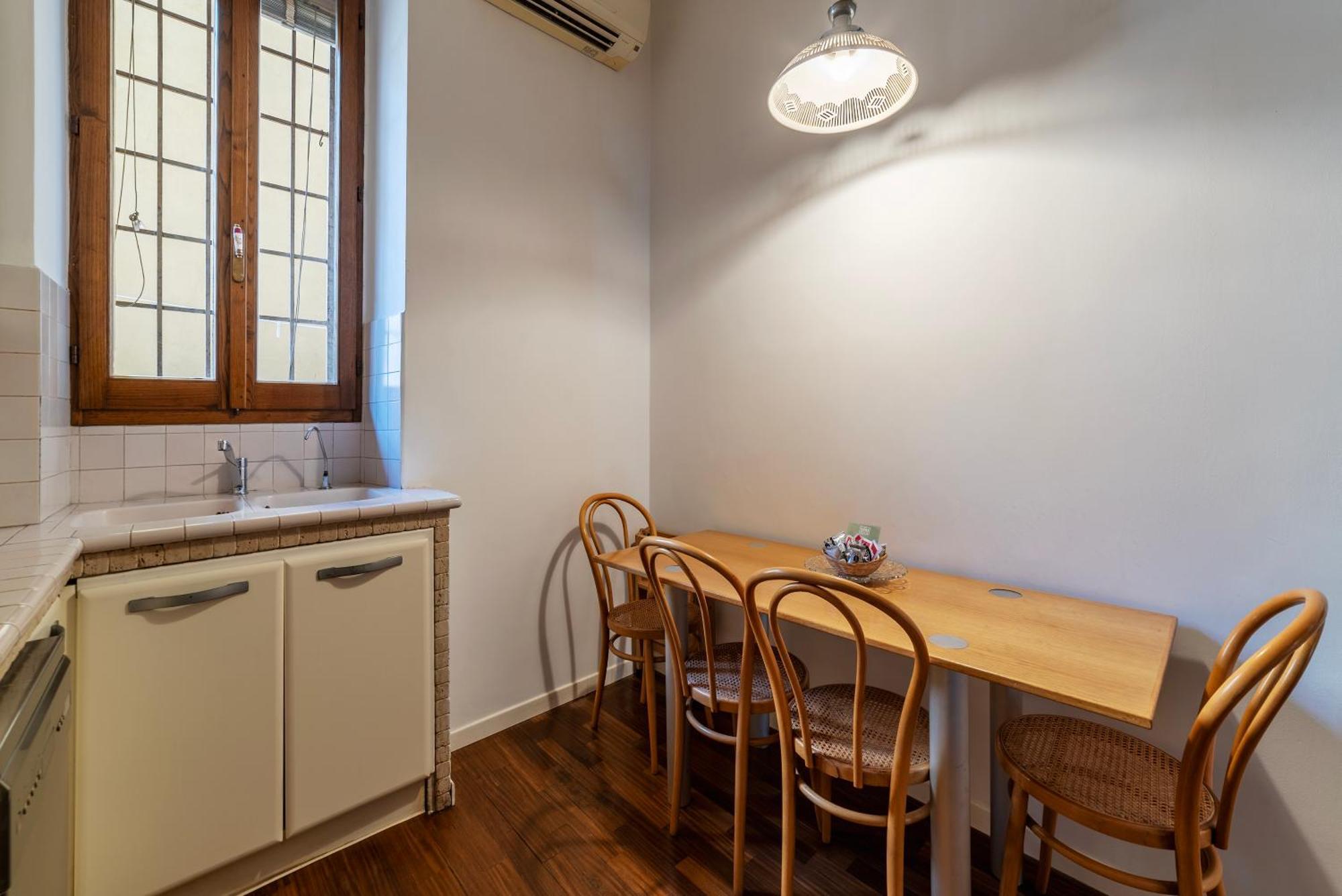 Apartment A Stone's Throw From The Colosseum! Rome