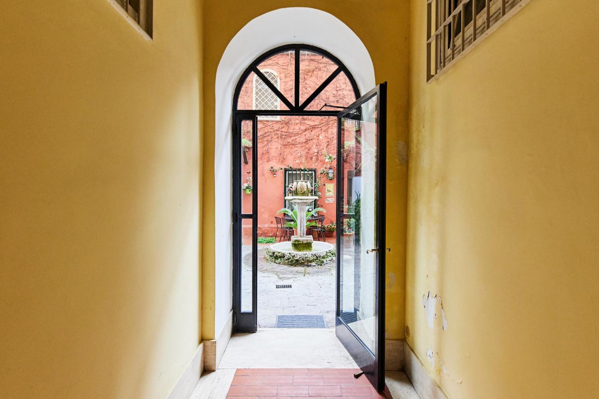 Apartment Iflat One Step From Colosseum Rome
