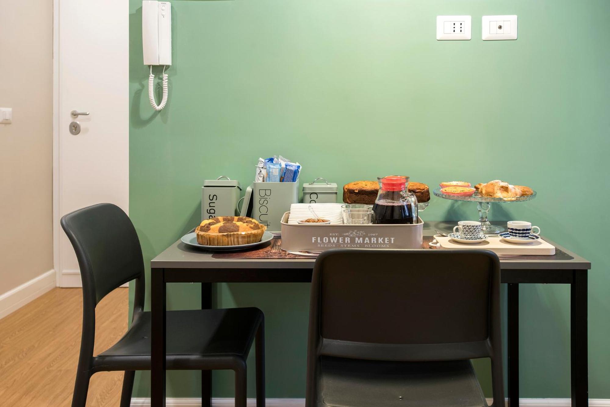 Raven Color Guest house *