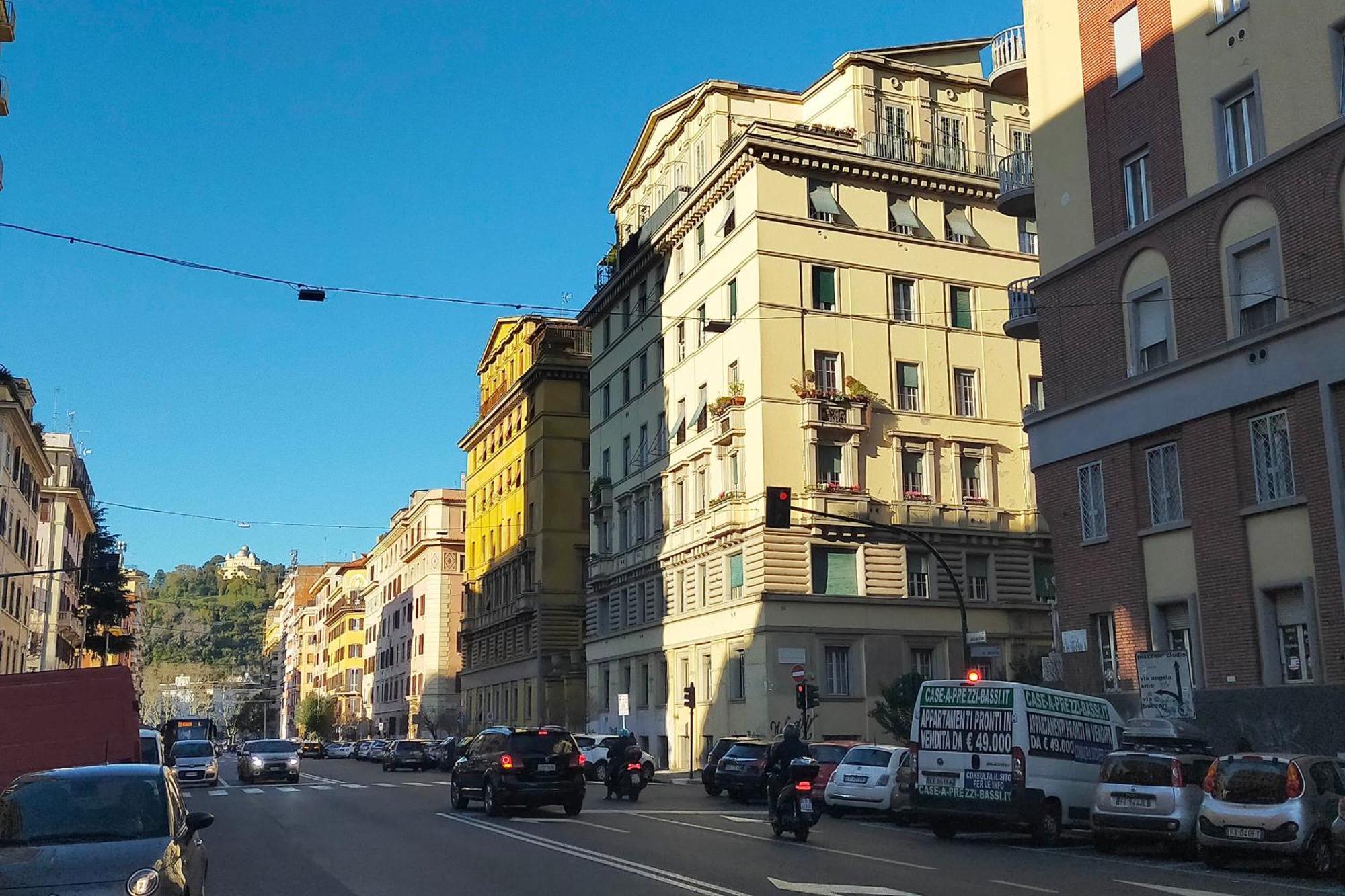Casa Giuliana -3br 2bath Flat, 116 M2 On One Level, 2nd Floor With Lift, High Comfort, Quite, Chic, Doorman, 600 Meters From Vatican Museums And Ottaviano Metro, Plenty Of District Facilities, Welcome Drinks & Local Guide, 24 Hour 4 Language Su Apartment