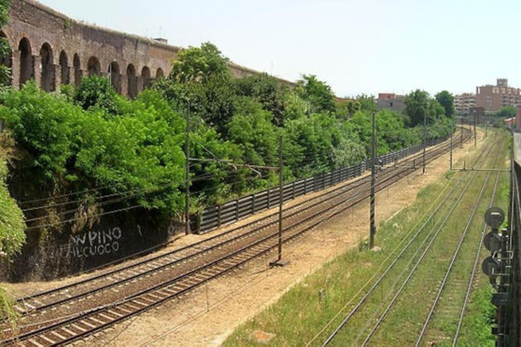 Two-room Apt. Under The Aqueduct's Arch In Pigneto * Roma