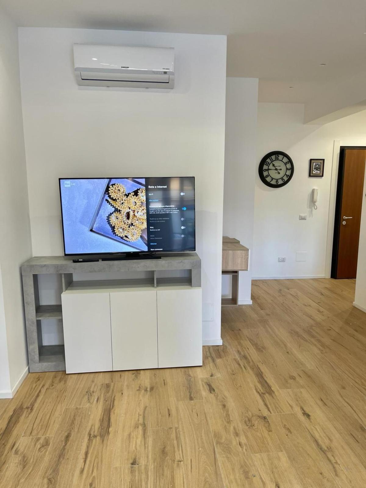 Pm 34 Viale Imperatore Guest House - 50 Mt From Metro San Paolo Appartamento