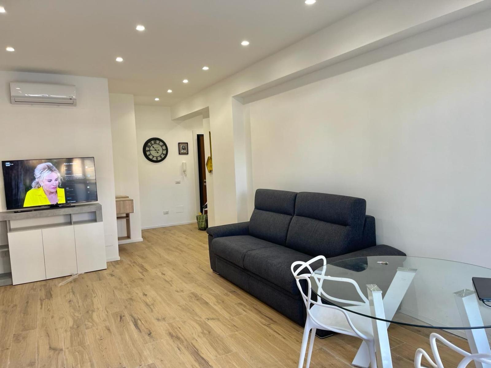Pm 34 Viale Imperatore Guest House - 50 Mt From Metro San Paolo Appartamento