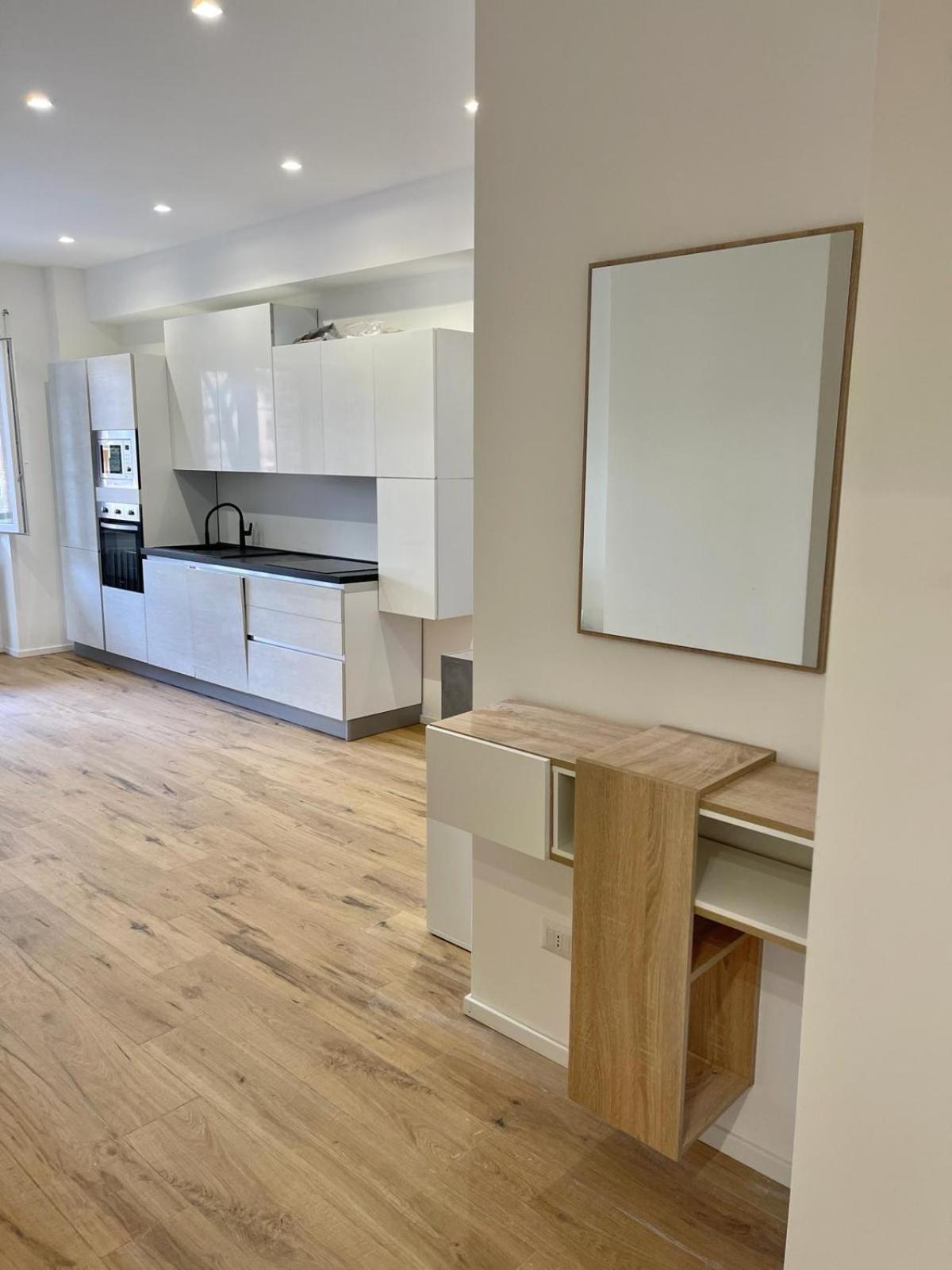 Pm 34 Viale Imperatore Guest House - 50 Mt From Metro San Paolo Appartamento