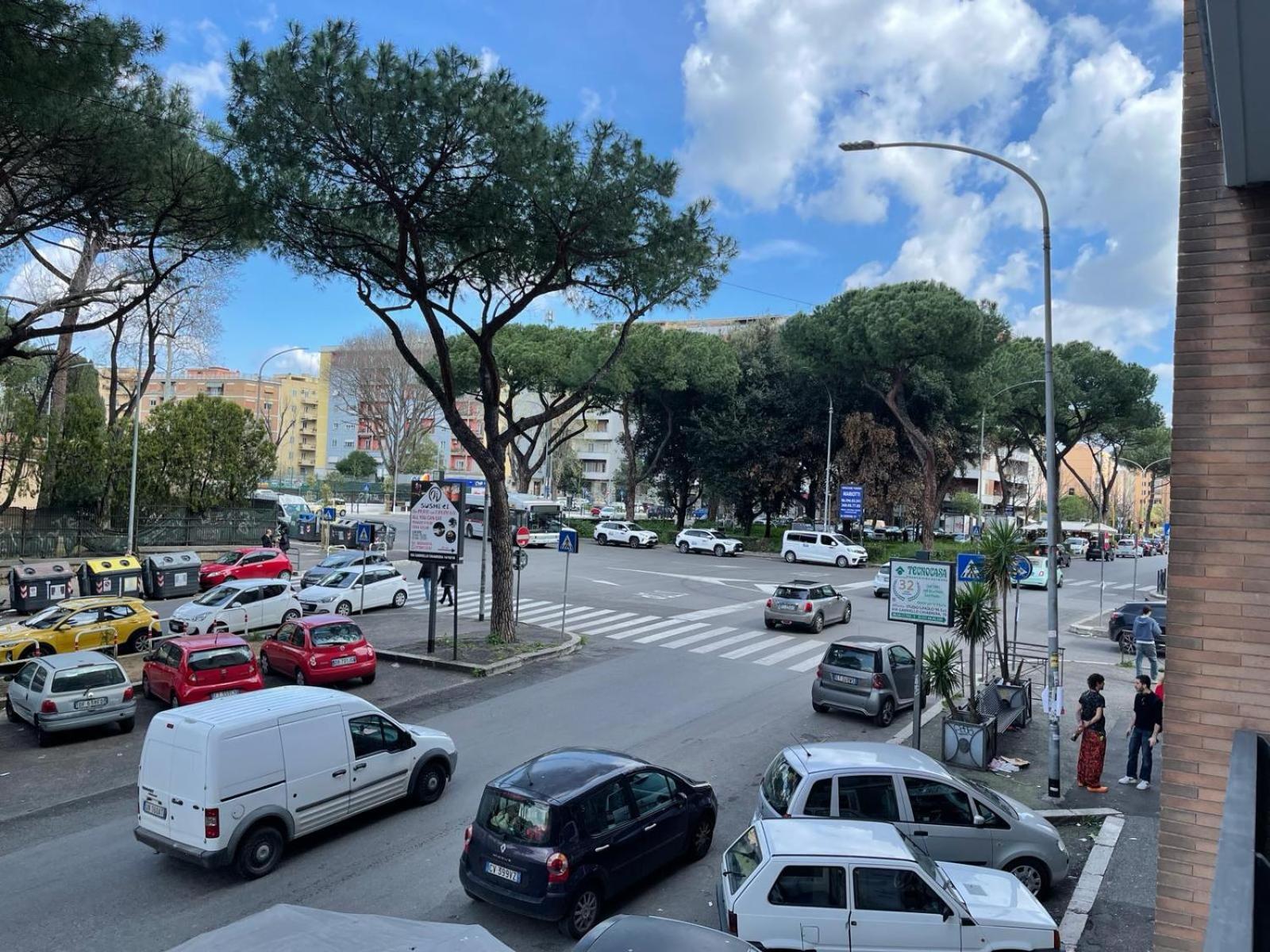 Pm 34 Viale Imperatore Guest House - 50 Mt From Metro San Paolo Appartamento