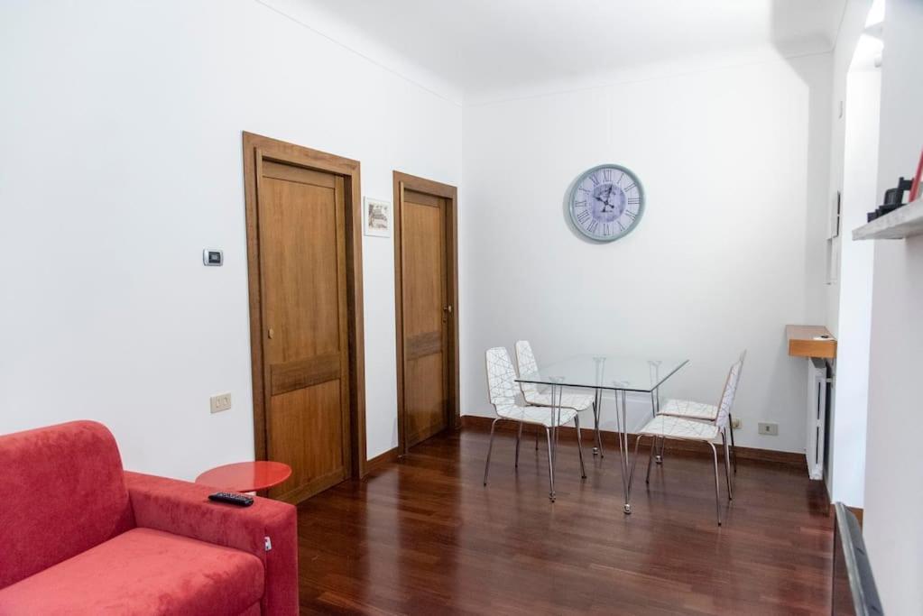 Welcome To The Colossehome Apartment *