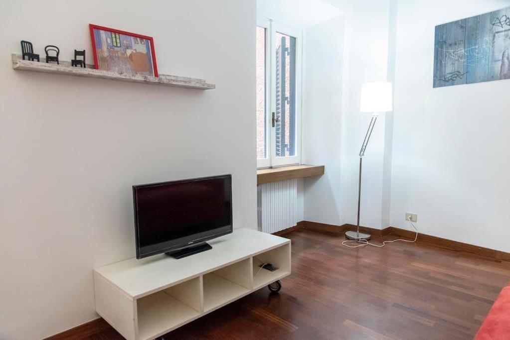 Welcome To The Colossehome Apartment *