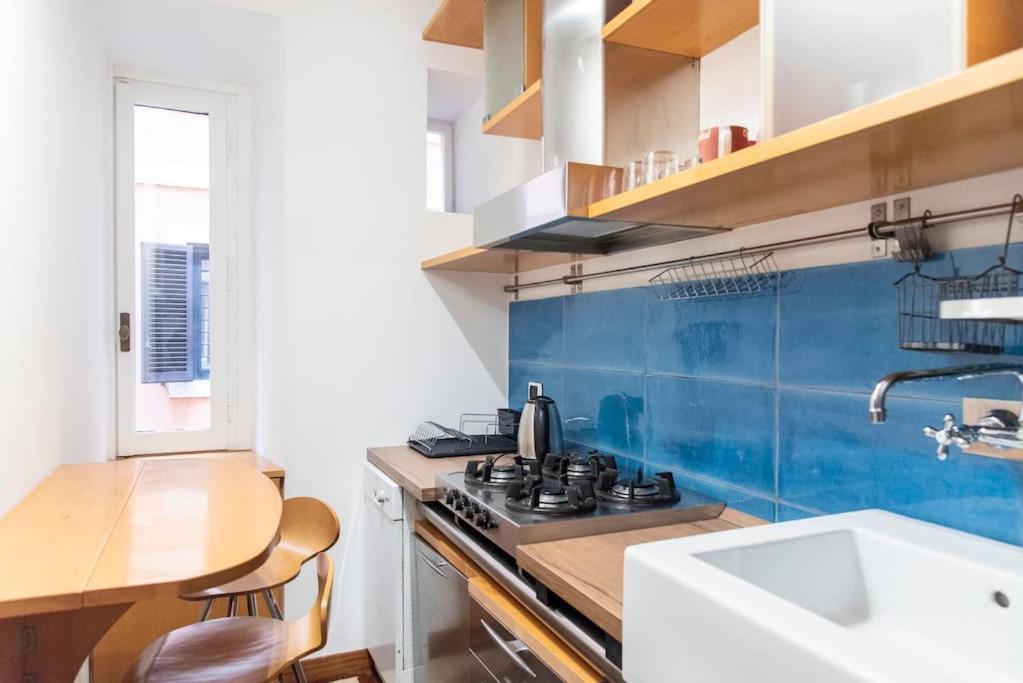 Welcome To The Colossehome Apartment *
