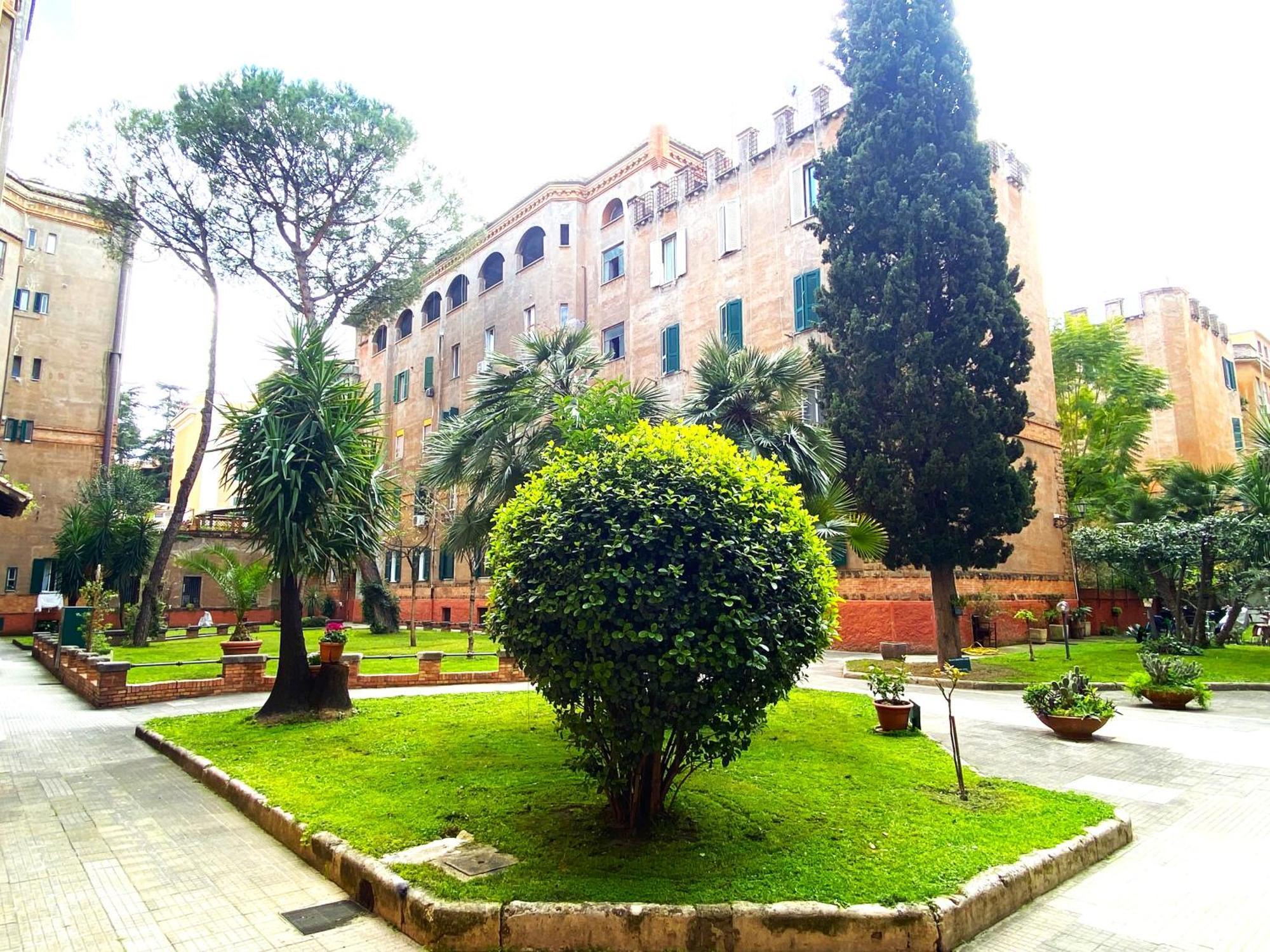 Vatican Modern Art Apartment *