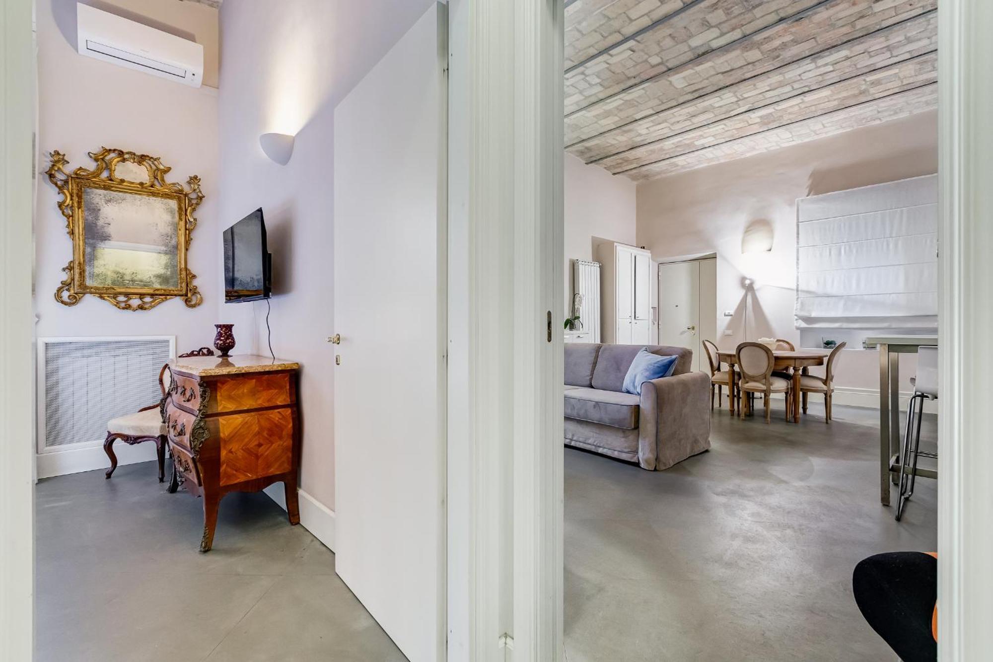New Barberini Area Apartment Rome