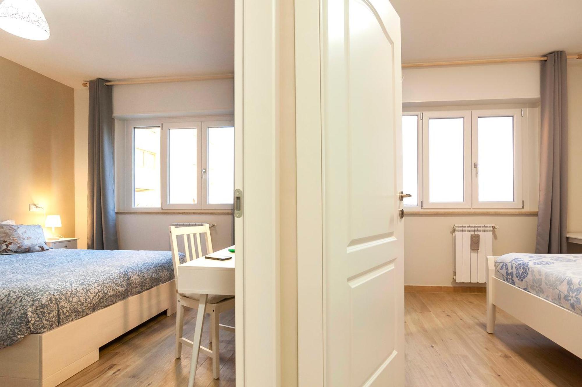 Elegant Comfy Three-rooms In Eur With Parking Apartment