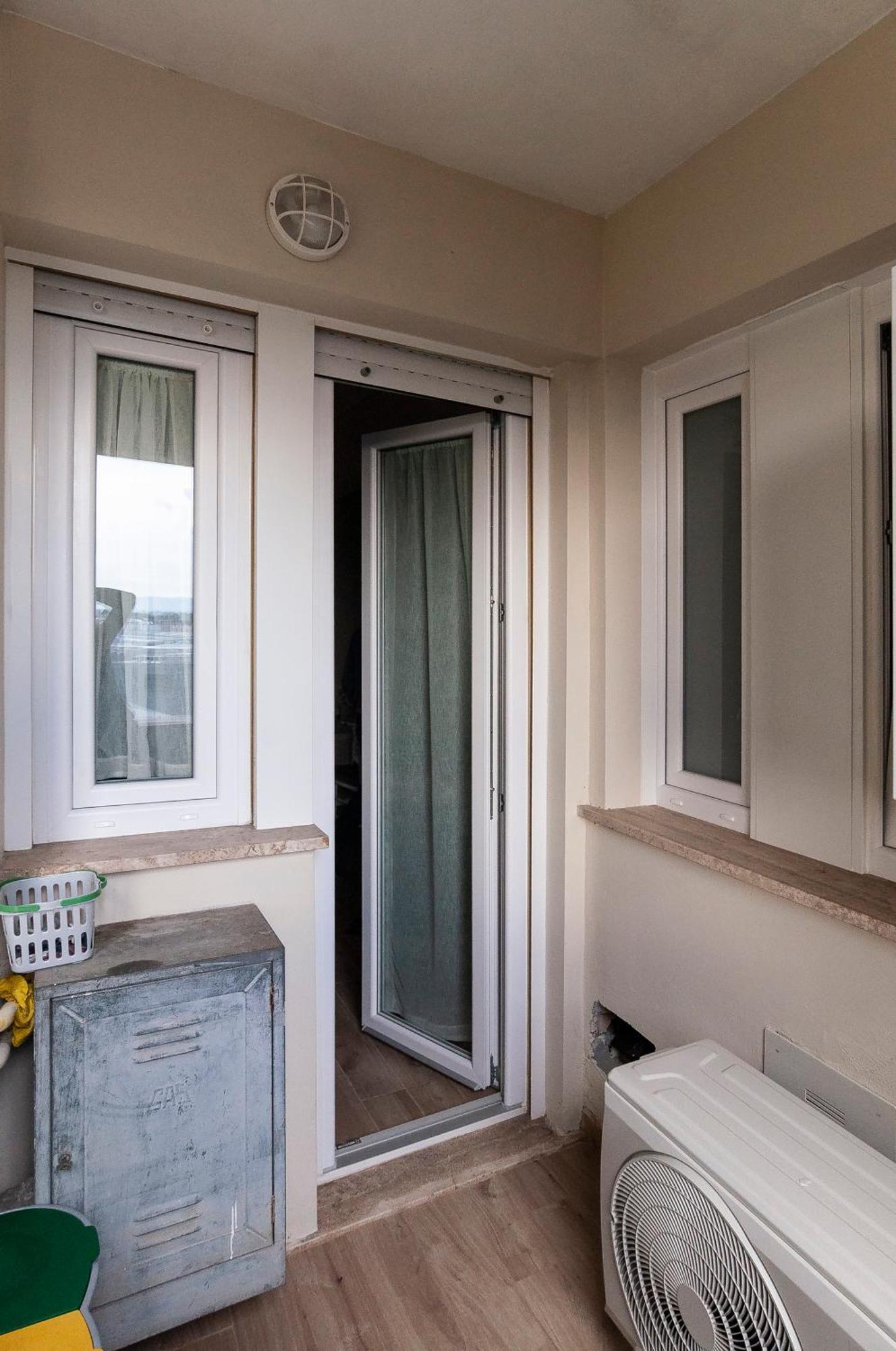 Elegant Comfy Three-rooms In Eur With Parking Rome