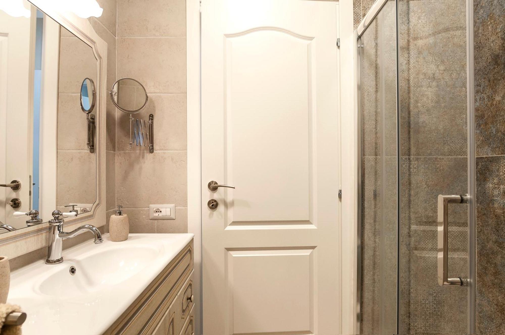 Apartment Elegant Comfy Three-rooms In Eur With Parking Rome