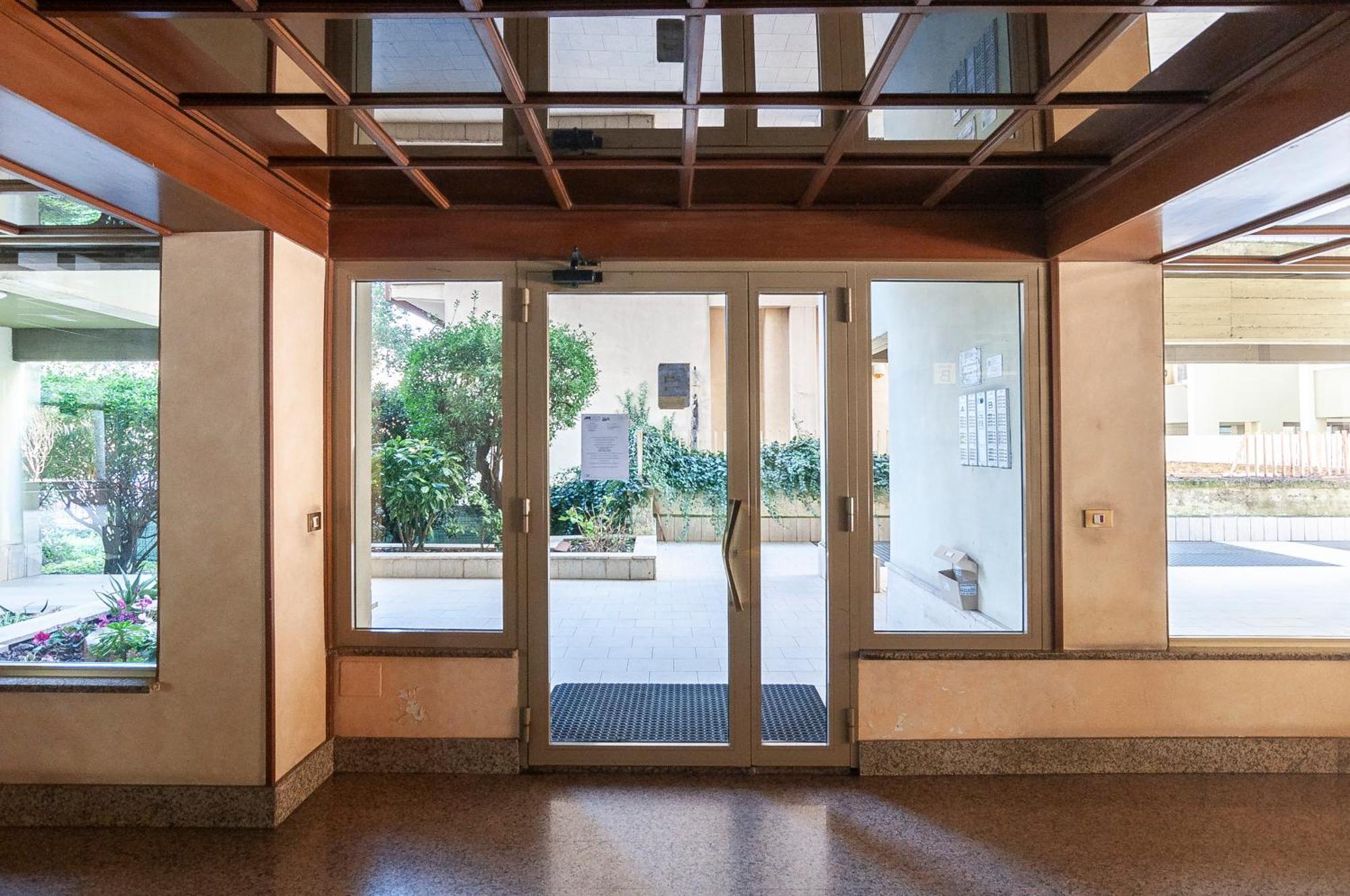 Elegant Comfy Three-rooms In Eur With Parking