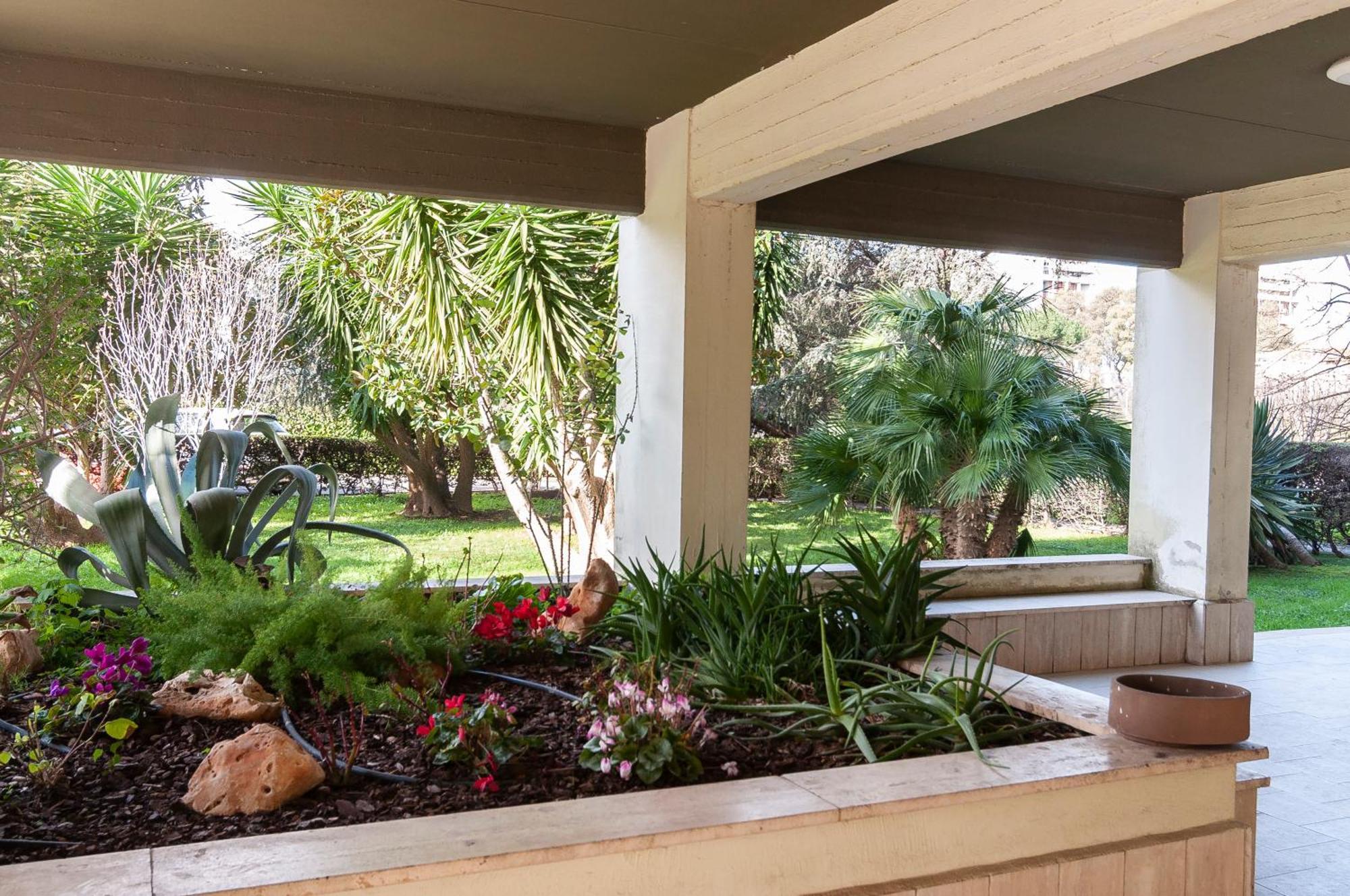 Elegant Comfy Three-rooms In Eur With Parking Rome
