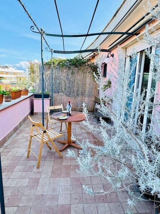 Penthouse Con Terrazzo Vista A Monteverde Apartment
