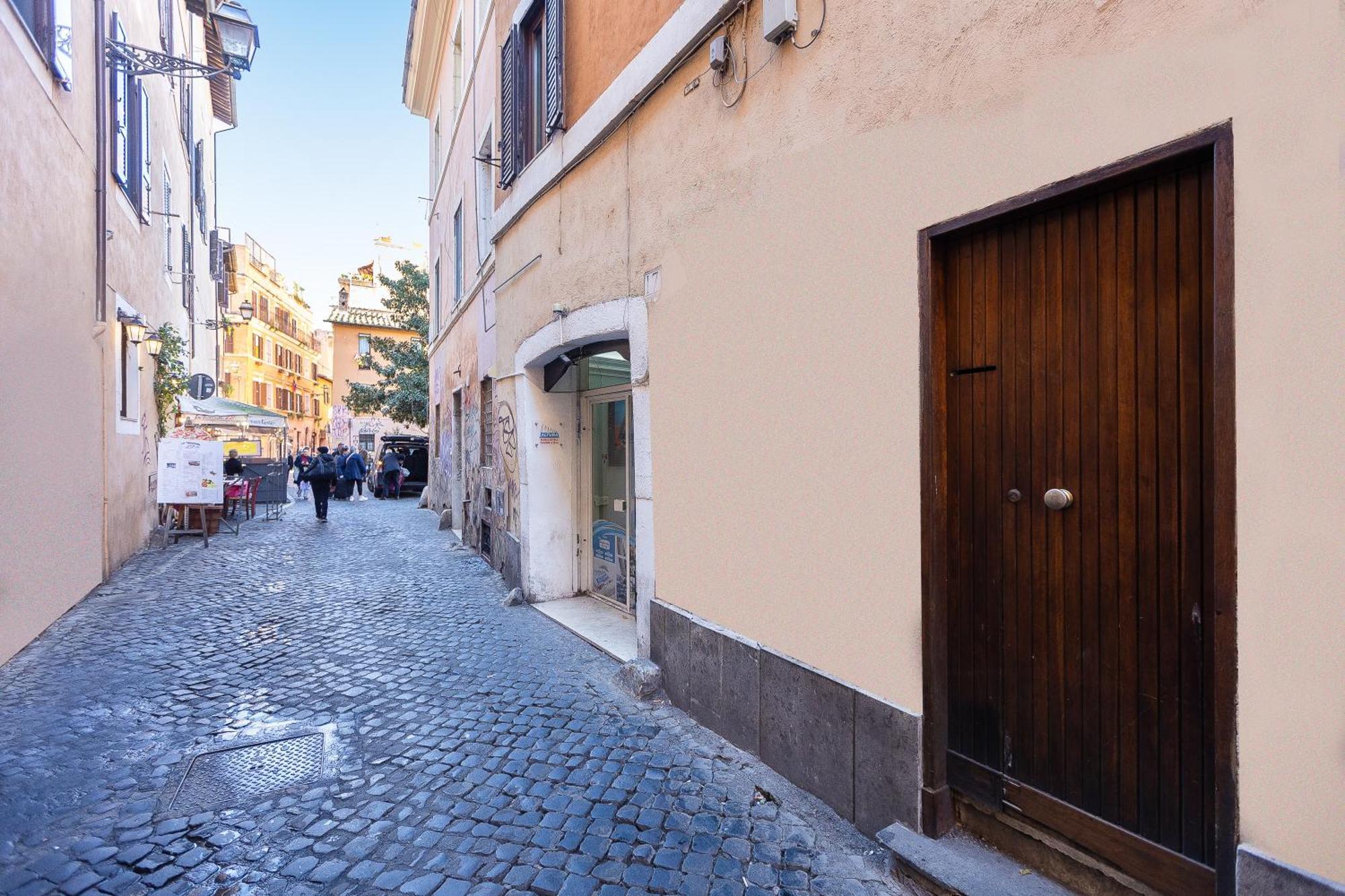Apartment Mou Trastevere House By In Rome