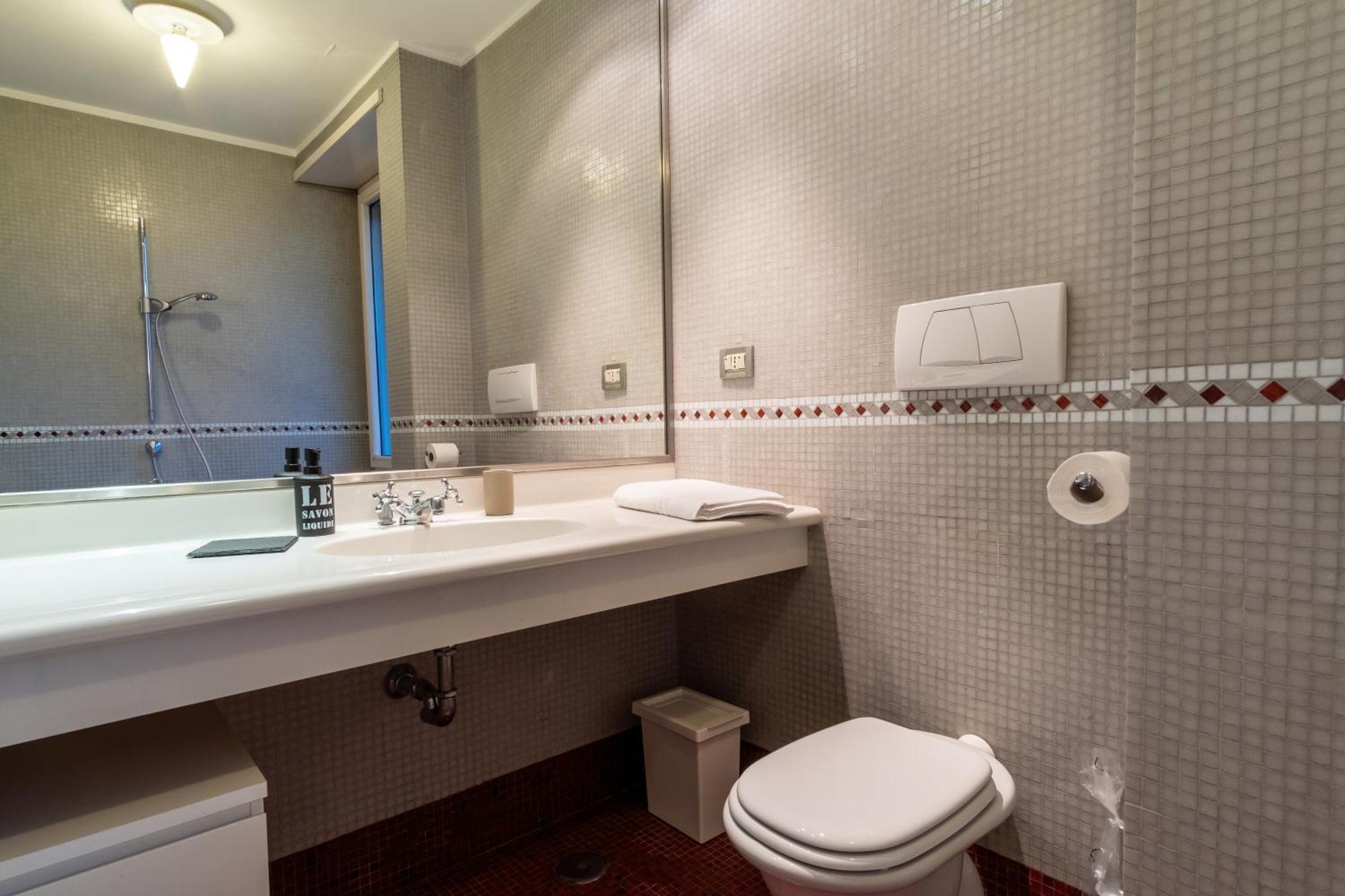 Attic With Terrace And Jacuzzi - Luxury Apartment Rome