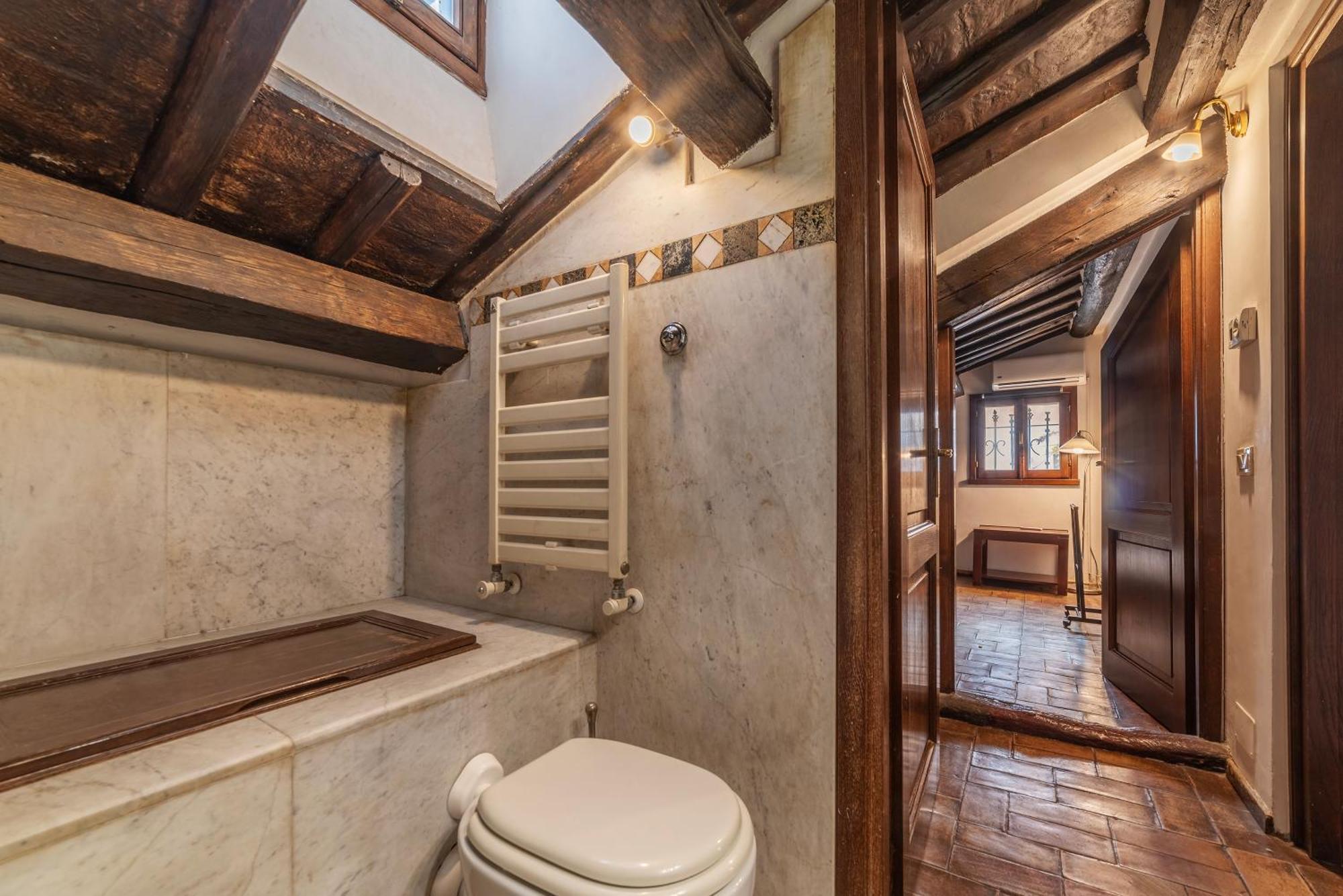 Cozy Trevi Romance Apartment *
