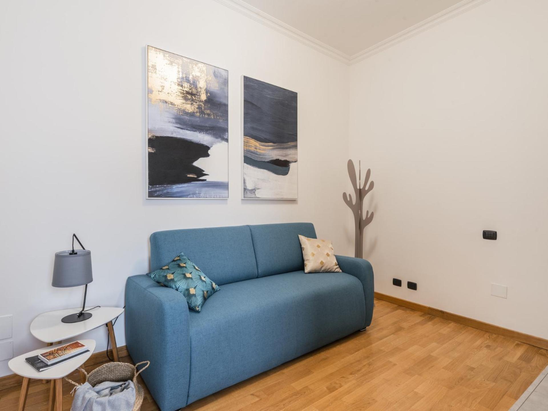 The Rent - Four-room A Few Steps From The Trevi Fountain Apartment