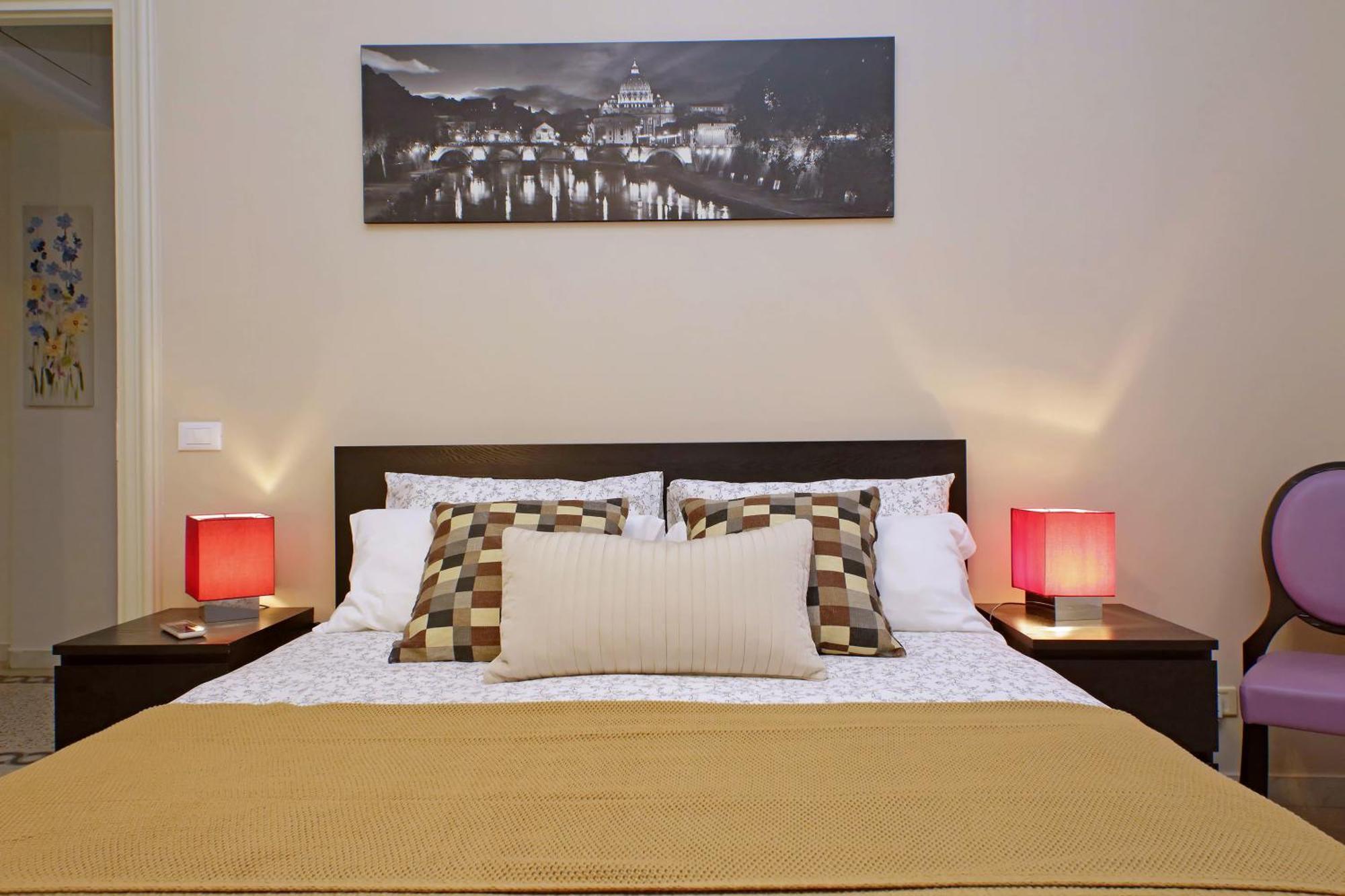 Apartment Casa Giuliana -3br 2bath Flat, 116 M2 On One Level, 2nd Floor With Lift, High Comfort, Quite, Chic, Doorman, 600 Meters From Vatican Museums And Ottaviano Metro, Plenty Of District Facilities, Welcome Drinks & Local Guide, 24 Hour 4 Language Su