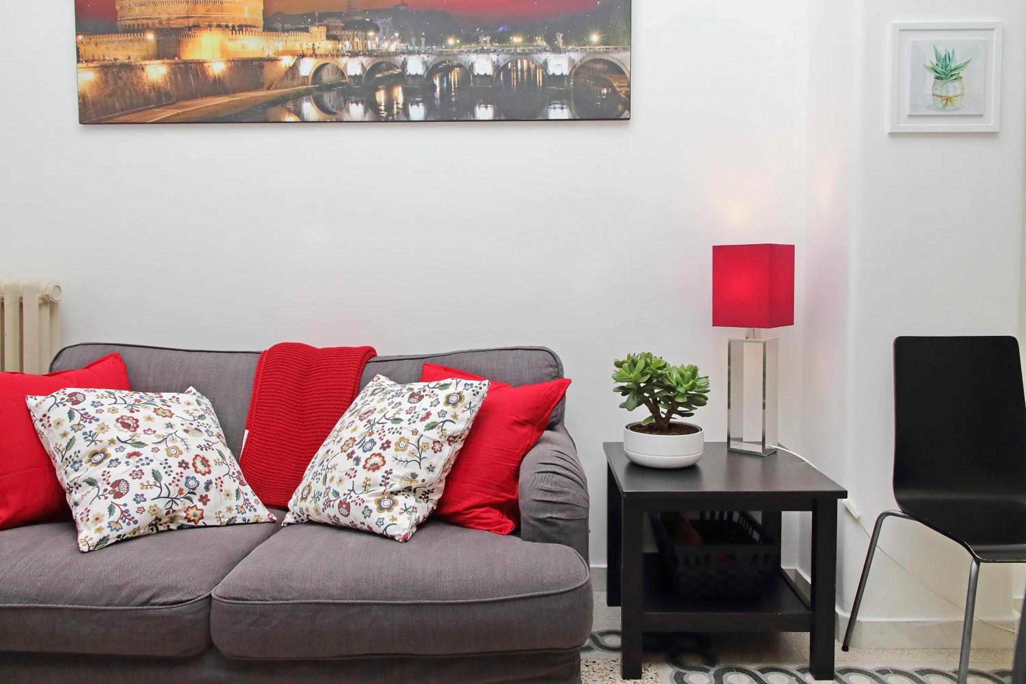 Casa Giuliana -3br 2bath Flat, 116 M2 On One Level, 2nd Floor With Lift, High Comfort, Quite, Chic, Doorman, 600 Meters From Vatican Museums And Ottaviano Metro, Plenty Of District Facilities, Welcome Drinks & Local Guide, 24 Hour 4 Language Su Rome