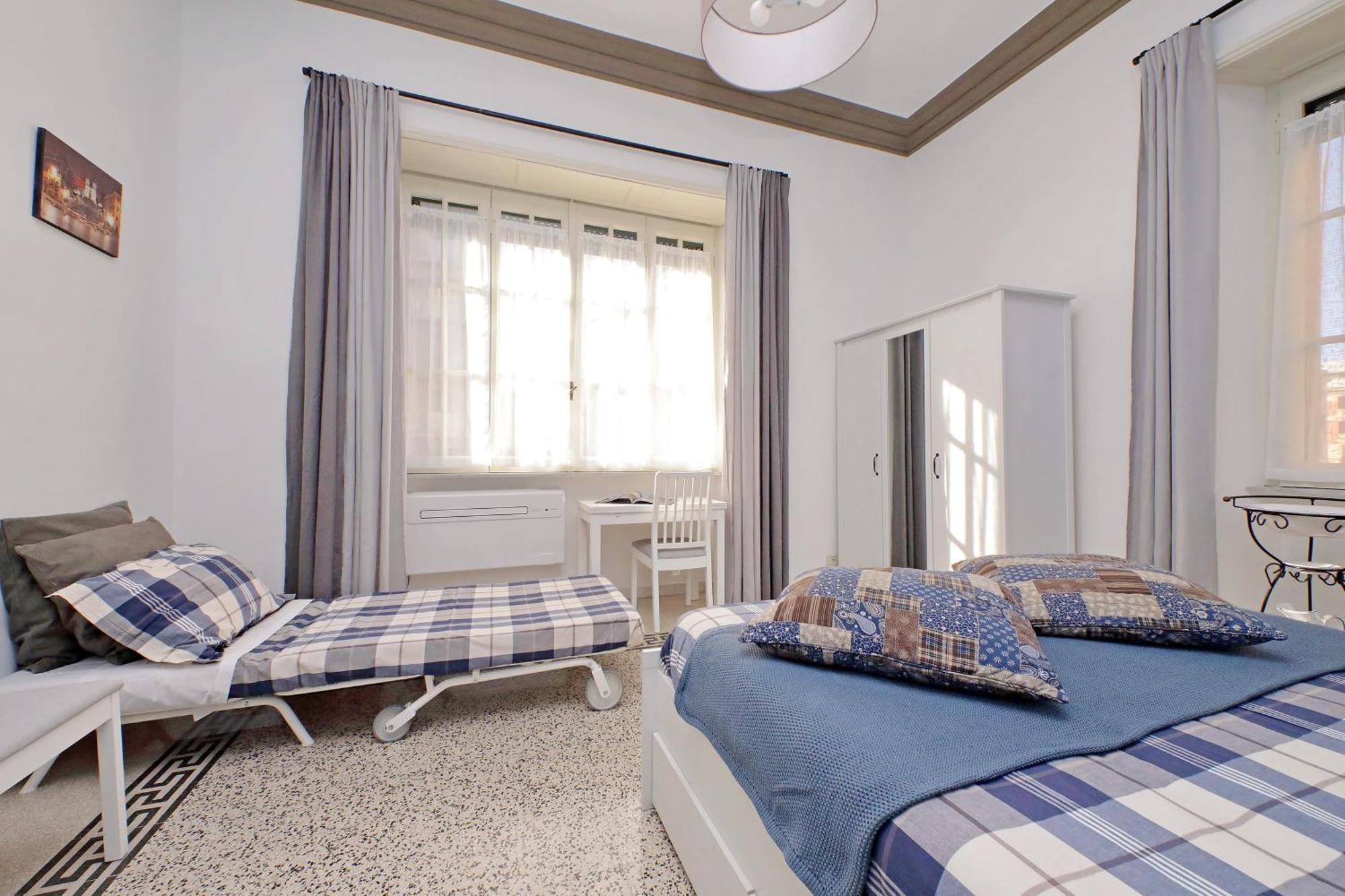 Casa Giuliana -3br 2bath Flat, 116 M2 On One Level, 2nd Floor With Lift, High Comfort, Quite, Chic, Doorman, 600 Meters From Vatican Museums And Ottaviano Metro, Plenty Of District Facilities, Welcome Drinks & Local Guide, 24 Hour 4 Language Su Apartment *