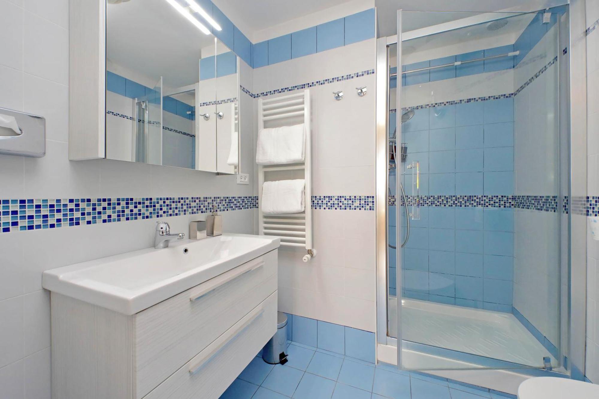 Casa Giuliana -3br 2bath Flat, 116 M2 On One Level, 2nd Floor With Lift, High Comfort, Quite, Chic, Doorman, 600 Meters From Vatican Museums And Ottaviano Metro, Plenty Of District Facilities, Welcome Drinks & Local Guide, 24 Hour 4 Language Su Rome