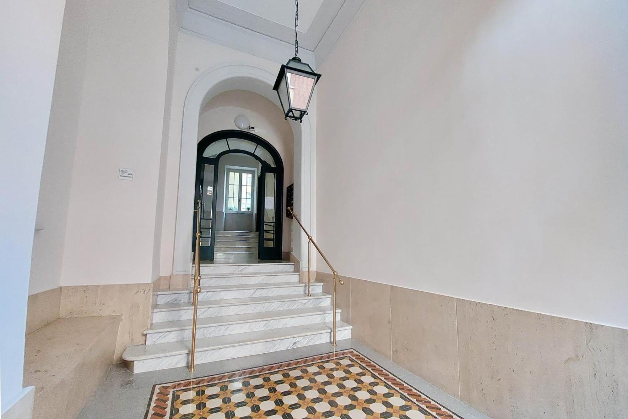 Apartment Casa Giuliana -3br 2bath Flat, 116 M2 On One Level, 2nd Floor With Lift, High Comfort, Quite, Chic, Doorman, 600 Meters From Vatican Museums And Ottaviano Metro, Plenty Of District Facilities, Welcome Drinks & Local Guide, 24 Hour 4 Language Su *