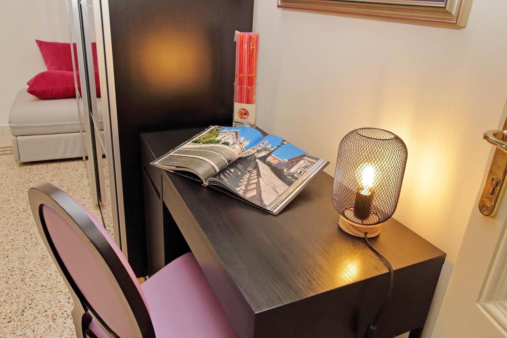 Casa Giuliana -3br 2bath Flat, 116 M2 On One Level, 2nd Floor With Lift, High Comfort, Quite, Chic, Doorman, 600 Meters From Vatican Museums And Ottaviano Metro, Plenty Of District Facilities, Welcome Drinks & Local Guide, 24 Hour 4 Language Su *