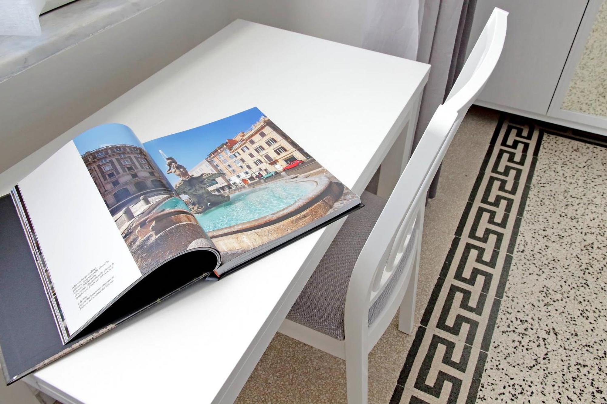 Casa Giuliana -3br 2bath Flat, 116 M2 On One Level, 2nd Floor With Lift, High Comfort, Quite, Chic, Doorman, 600 Meters From Vatican Museums And Ottaviano Metro, Plenty Of District Facilities, Welcome Drinks & Local Guide, 24 Hour 4 Language Su Apartment
