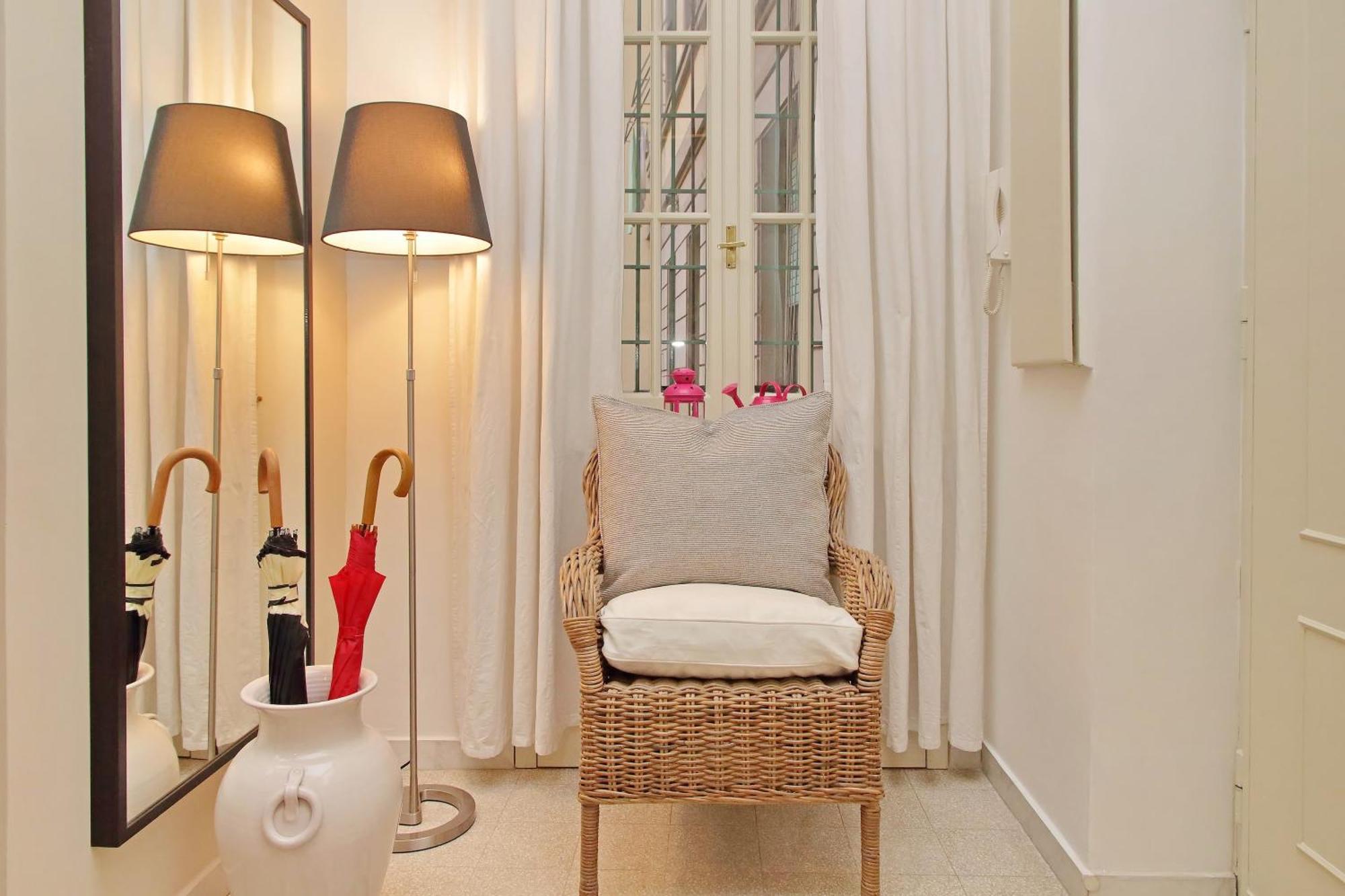 Apartment Casa Giuliana -3br 2bath Flat, 116 M2 On One Level, 2nd Floor With Lift, High Comfort, Quite, Chic, Doorman, 600 Meters From Vatican Museums And Ottaviano Metro, Plenty Of District Facilities, Welcome Drinks & Local Guide, 24 Hour 4 Language Su *