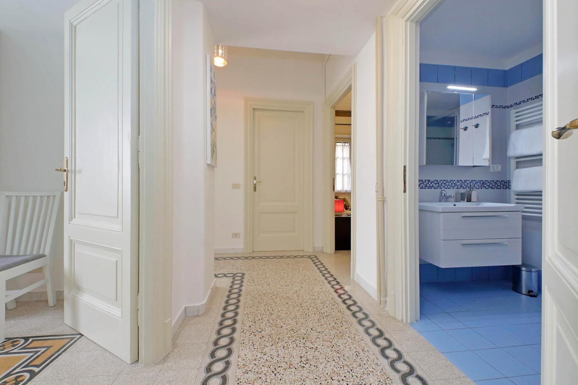 Casa Giuliana -3br 2bath Flat, 116 M2 On One Level, 2nd Floor With Lift, High Comfort, Quite, Chic, Doorman, 600 Meters From Vatican Museums And Ottaviano Metro, Plenty Of District Facilities, Welcome Drinks & Local Guide, 24 Hour 4 Language Su Apartment *