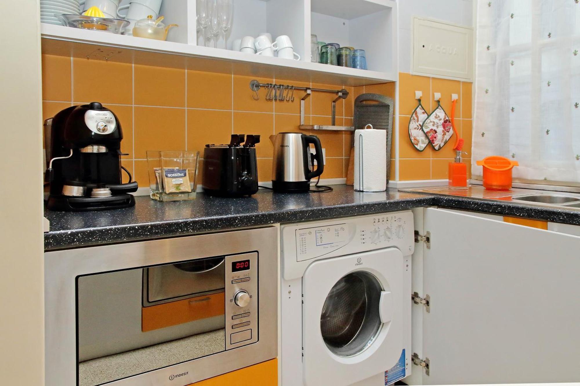 Casa Giuliana -3br 2bath Flat, 116 M2 On One Level, 2nd Floor With Lift, High Comfort, Quite, Chic, Doorman, 600 Meters From Vatican Museums And Ottaviano Metro, Plenty Of District Facilities, Welcome Drinks & Local Guide, 24 Hour 4 Language Su * Rome