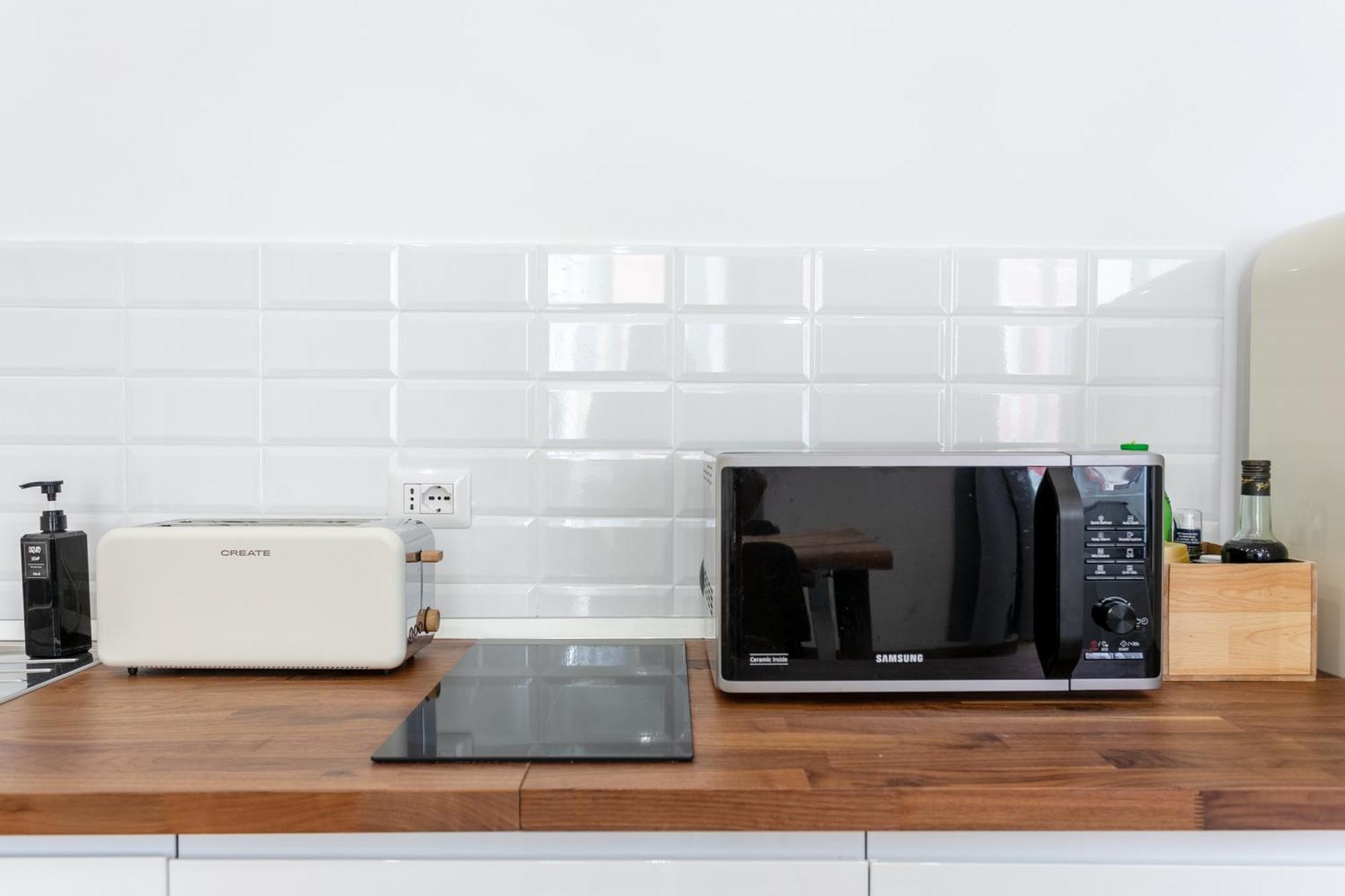 5 Bdrms Apartment *