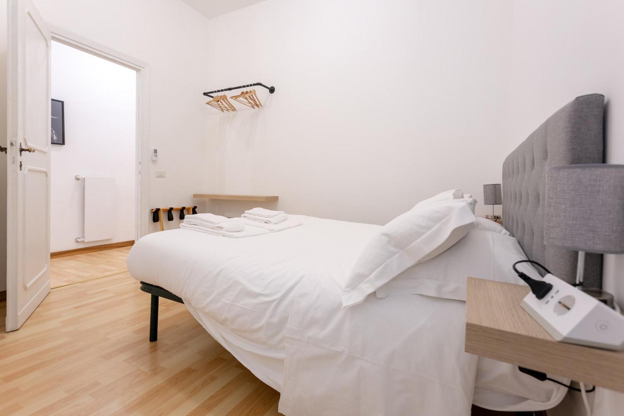 5 Bdrms Apartment *