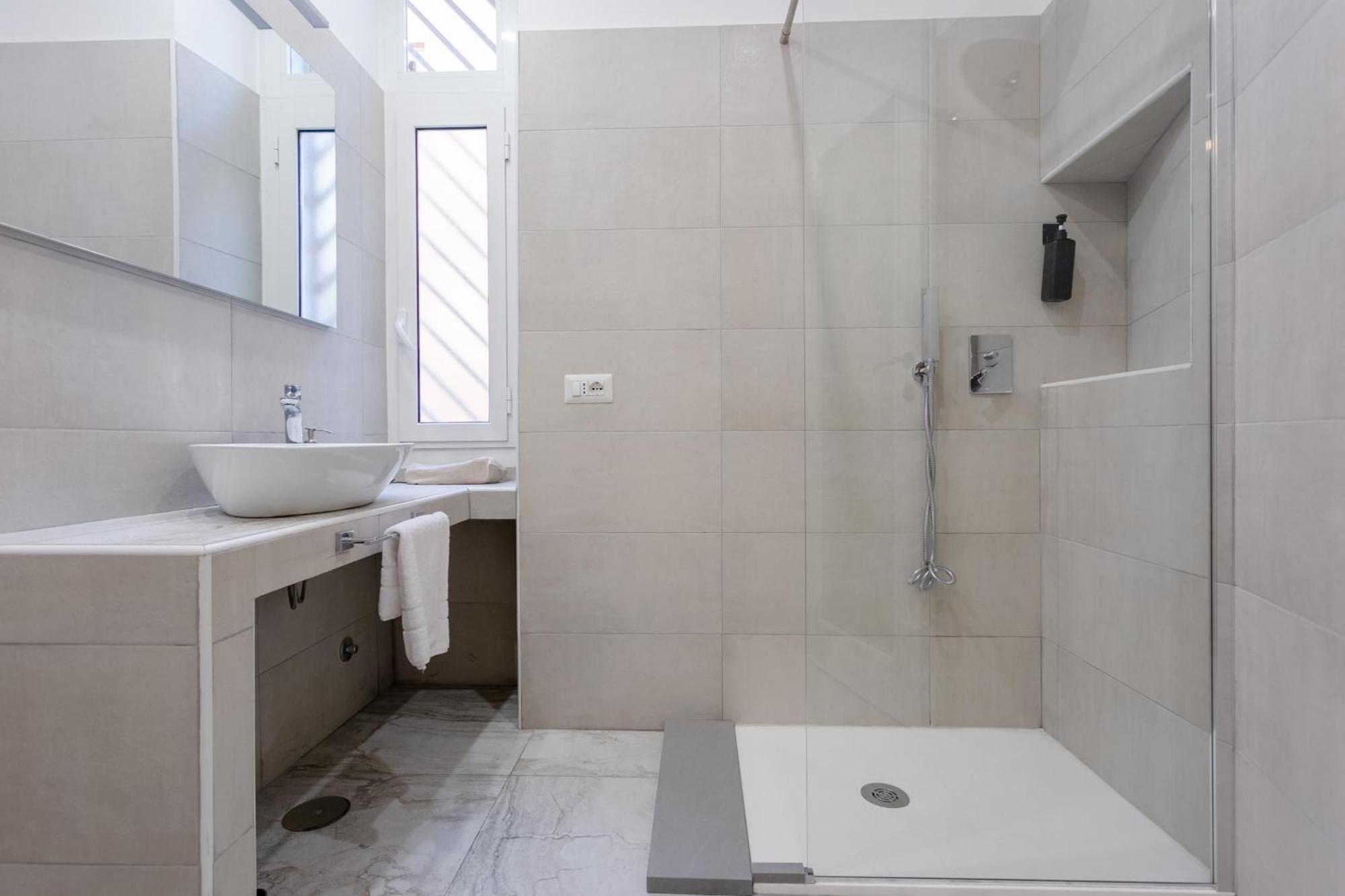 Apartment 5 Bdrms Rome