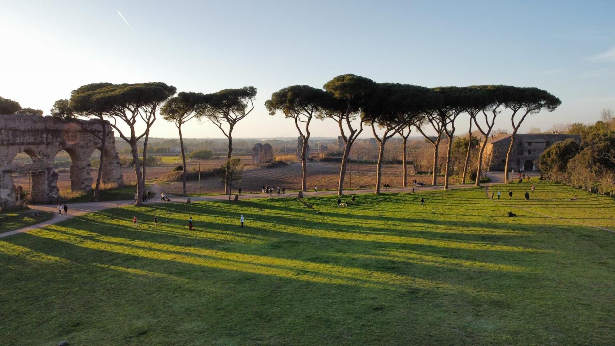 Acquedotti With Garden