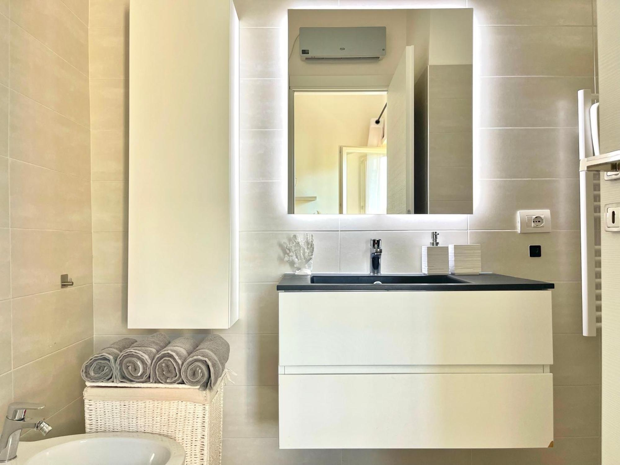 Modern 10 Min Vatican Parking&pool Apartment *