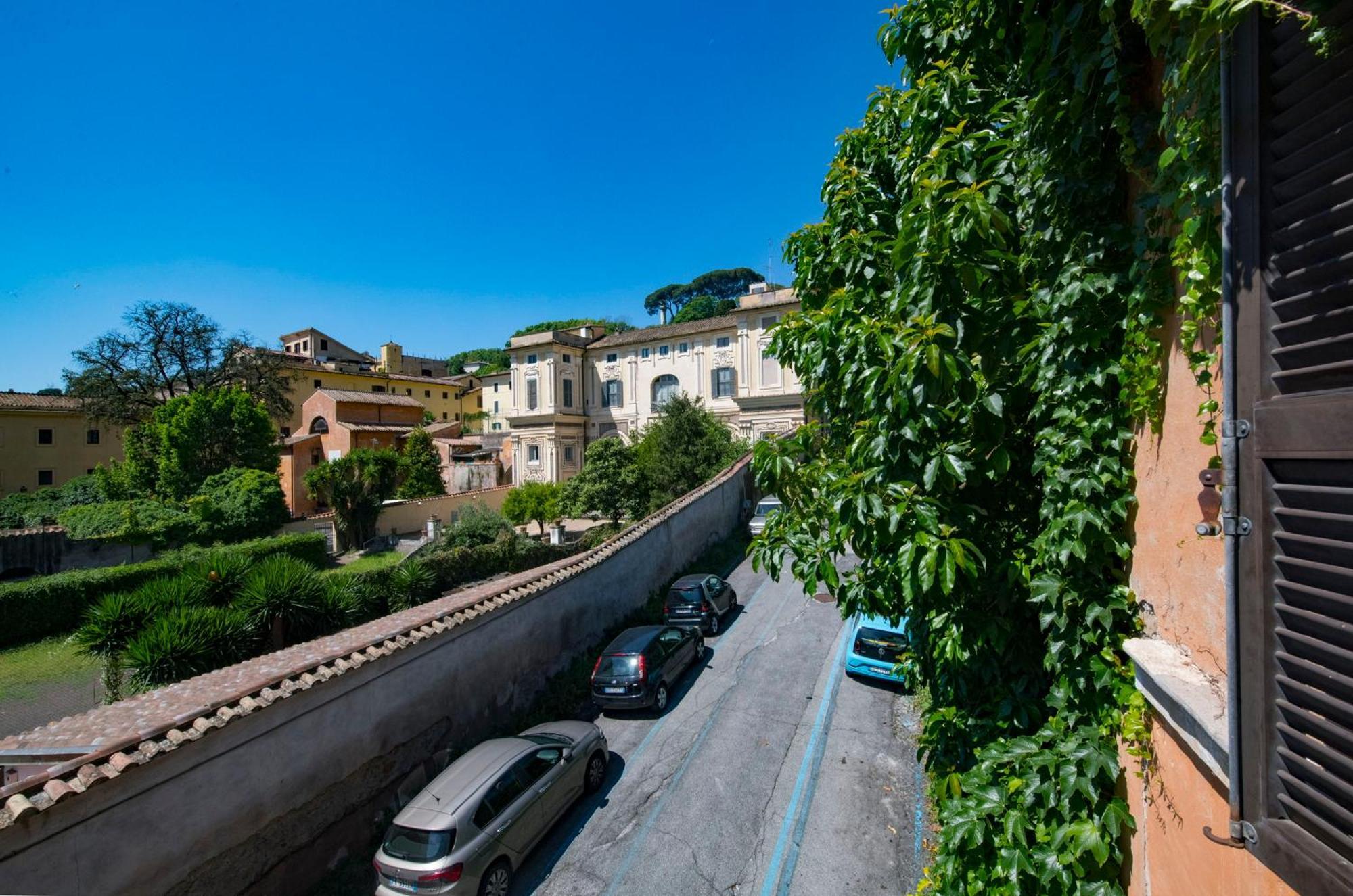 Fuori Dal Tempo Trastevere Apartment *