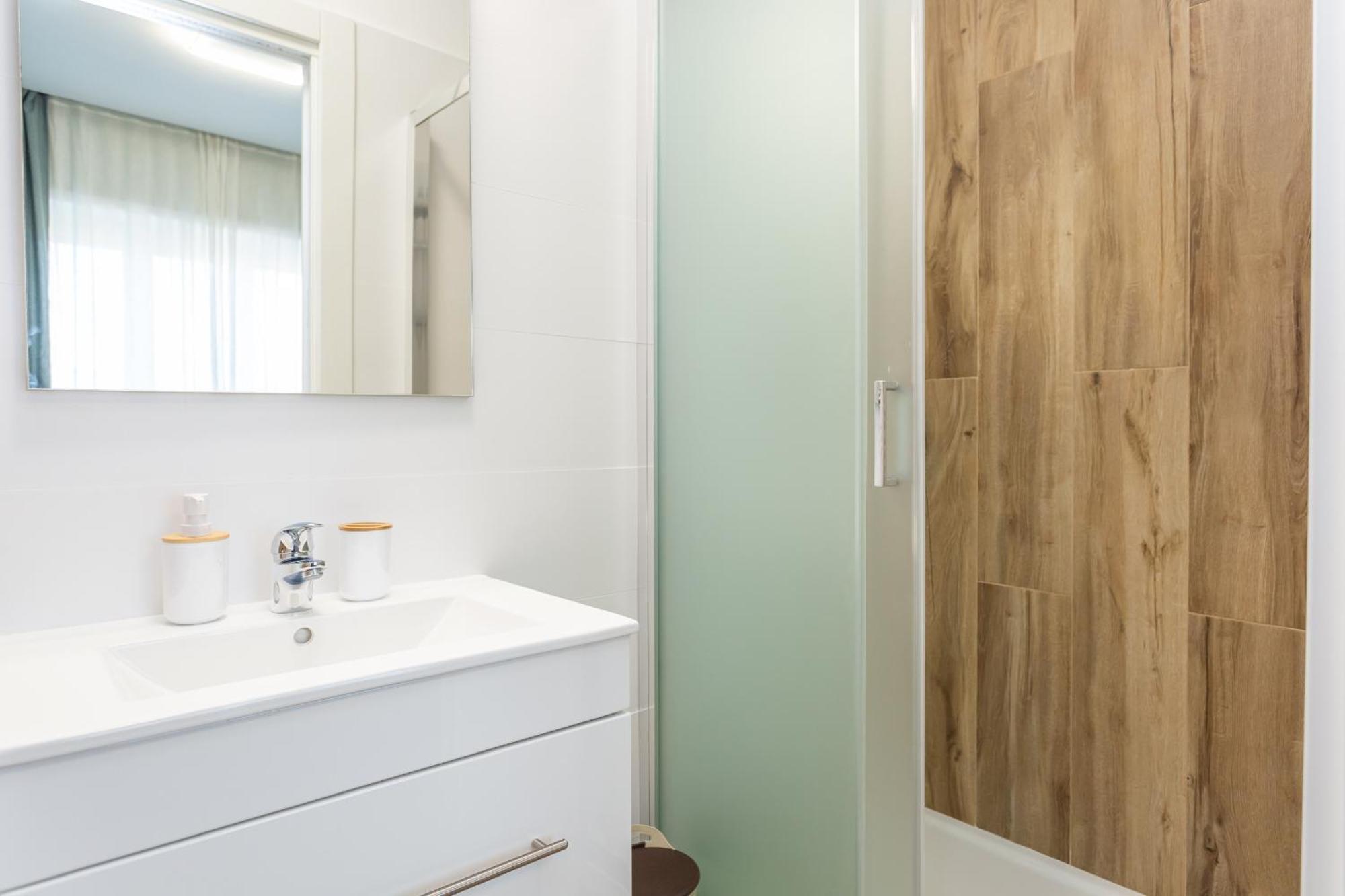 2-bedroom Retreat Near Metro & Parks Rome