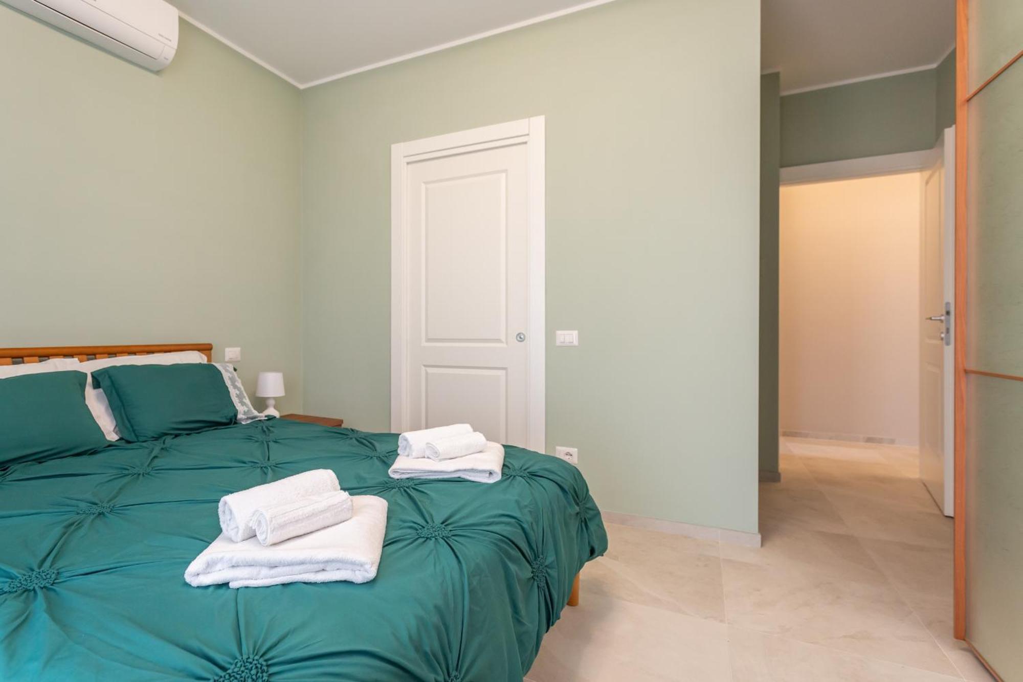 2-bedroom Retreat Near Metro & Parks Apartment
