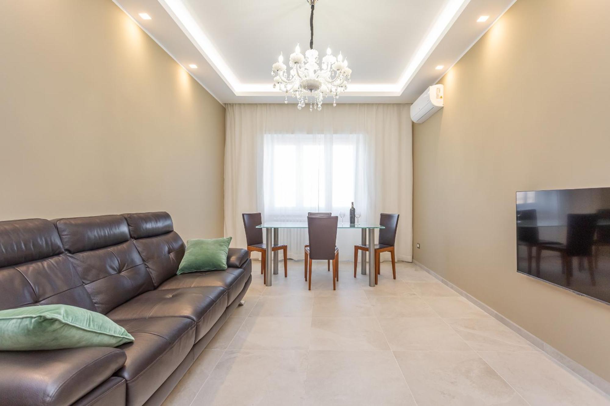 2-bedroom Retreat Near Metro & Parks Apartment Rome