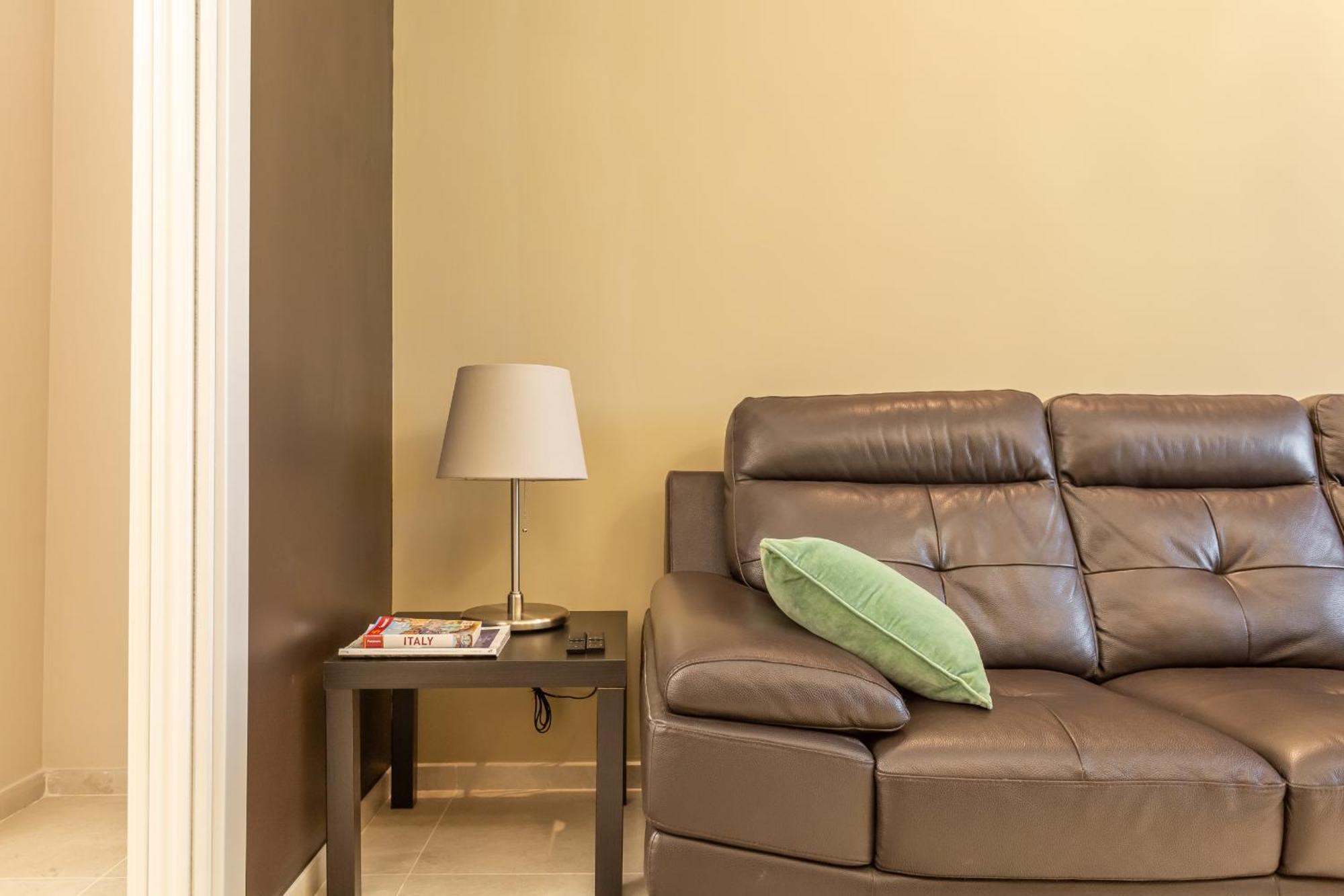2-bedroom Retreat Near Metro & Parks Apartment Rome