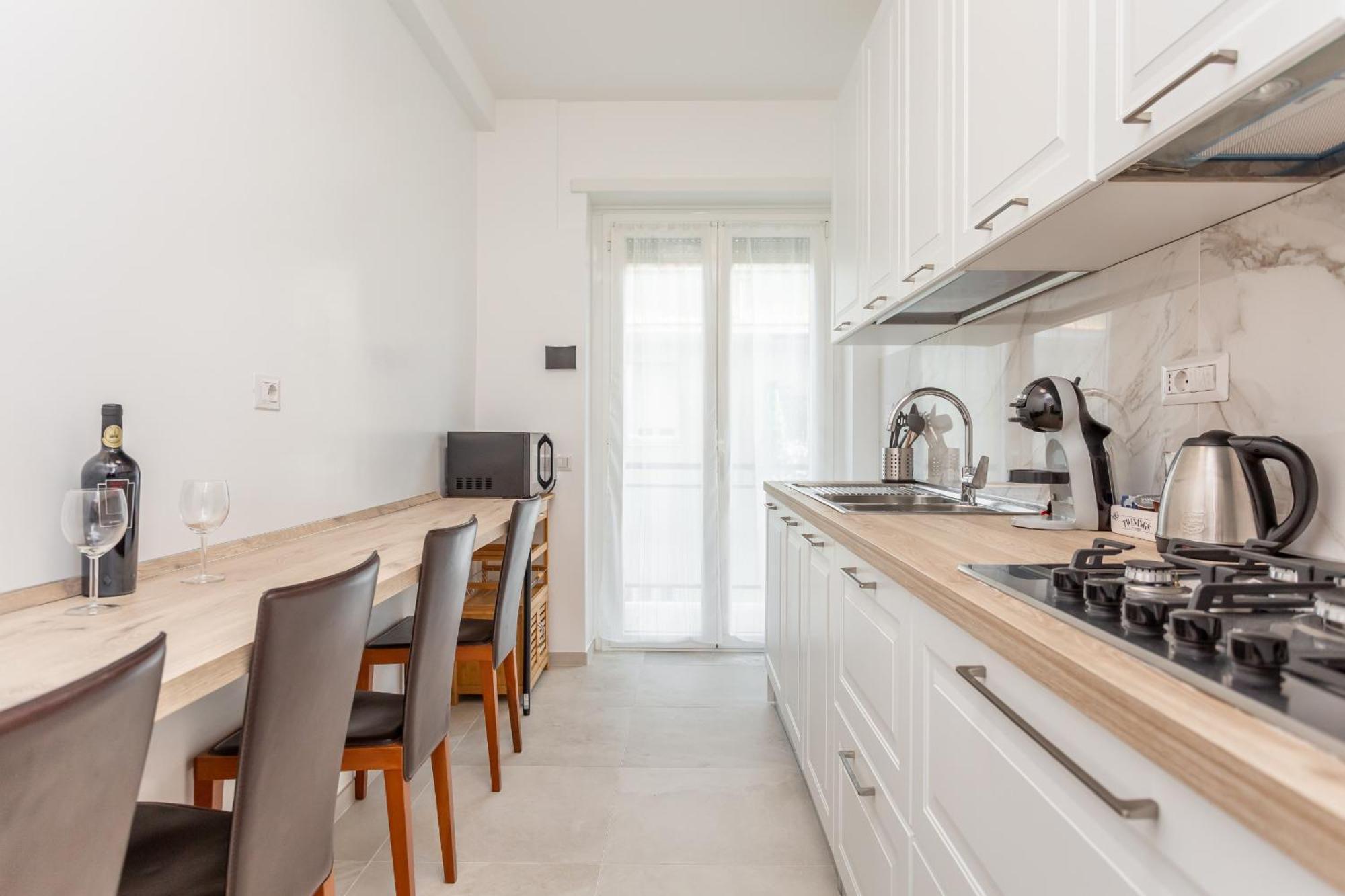 2-bedroom Retreat Near Metro & Parks Apartment *