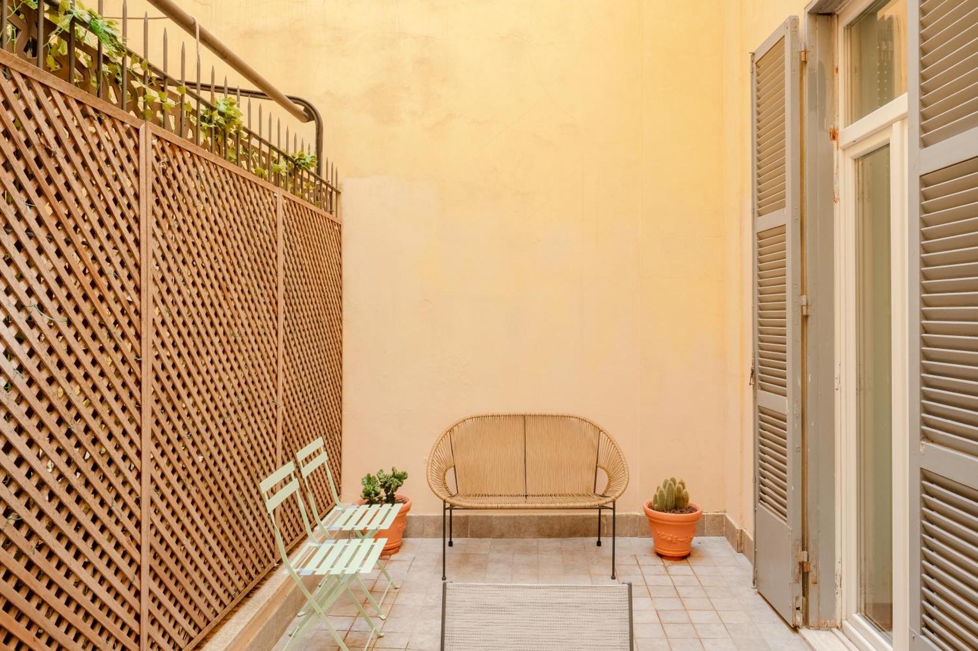 Elegant With Patio At Piazza Navona Rome