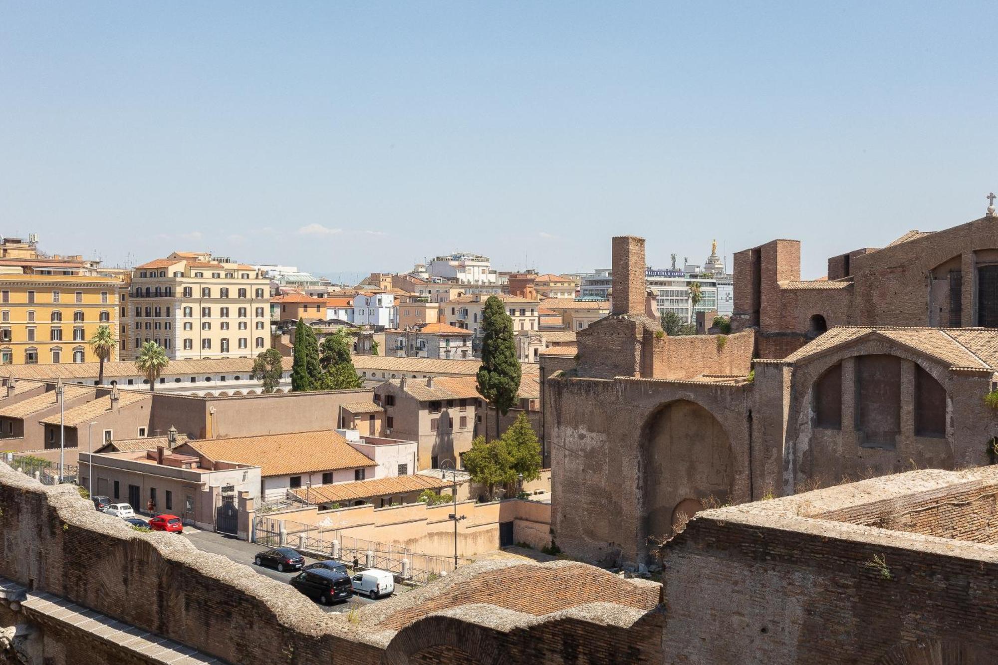 Amazing Via Parigi Apartment Rome