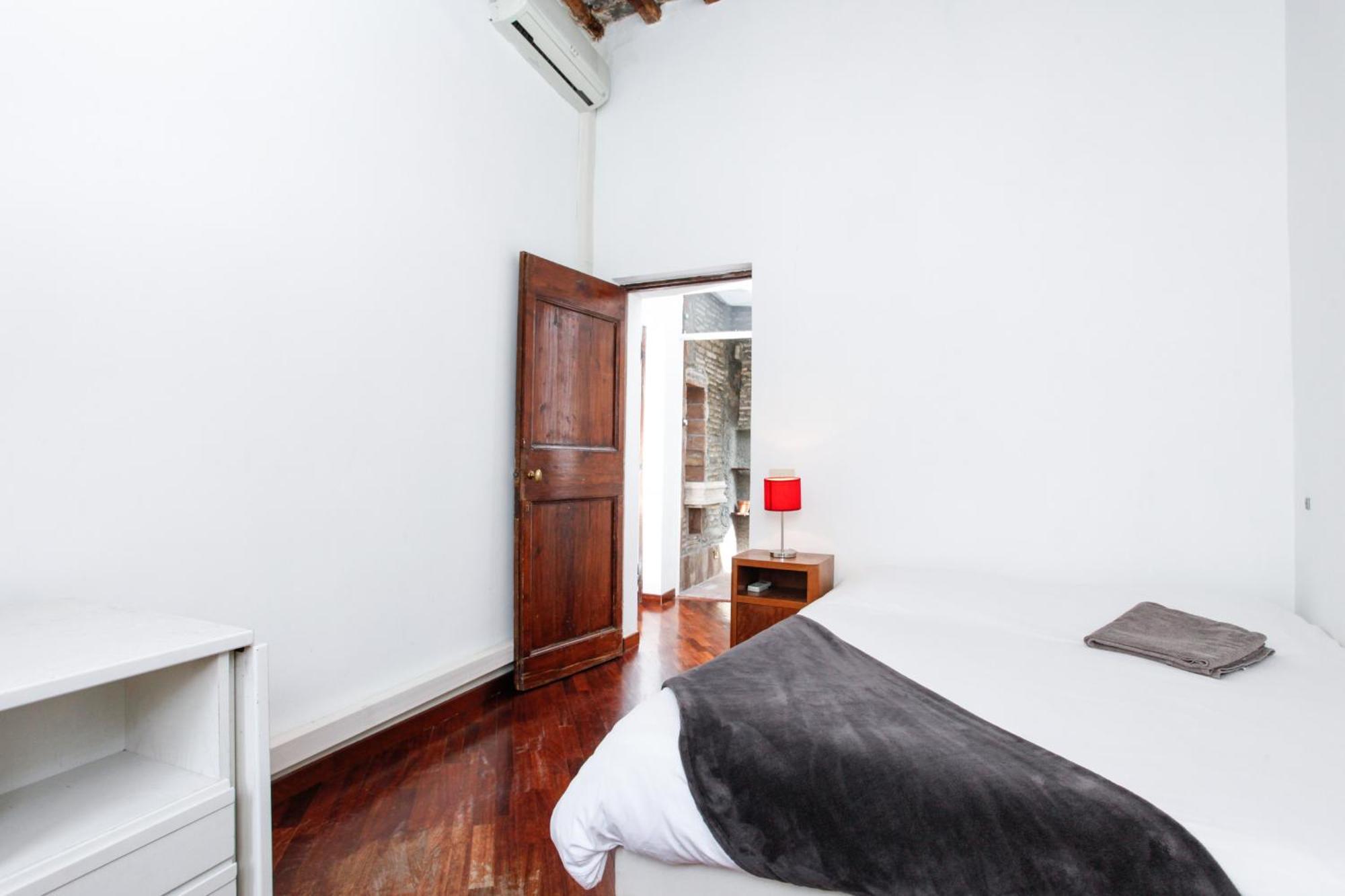 Above Pantheon Roof Apartment *