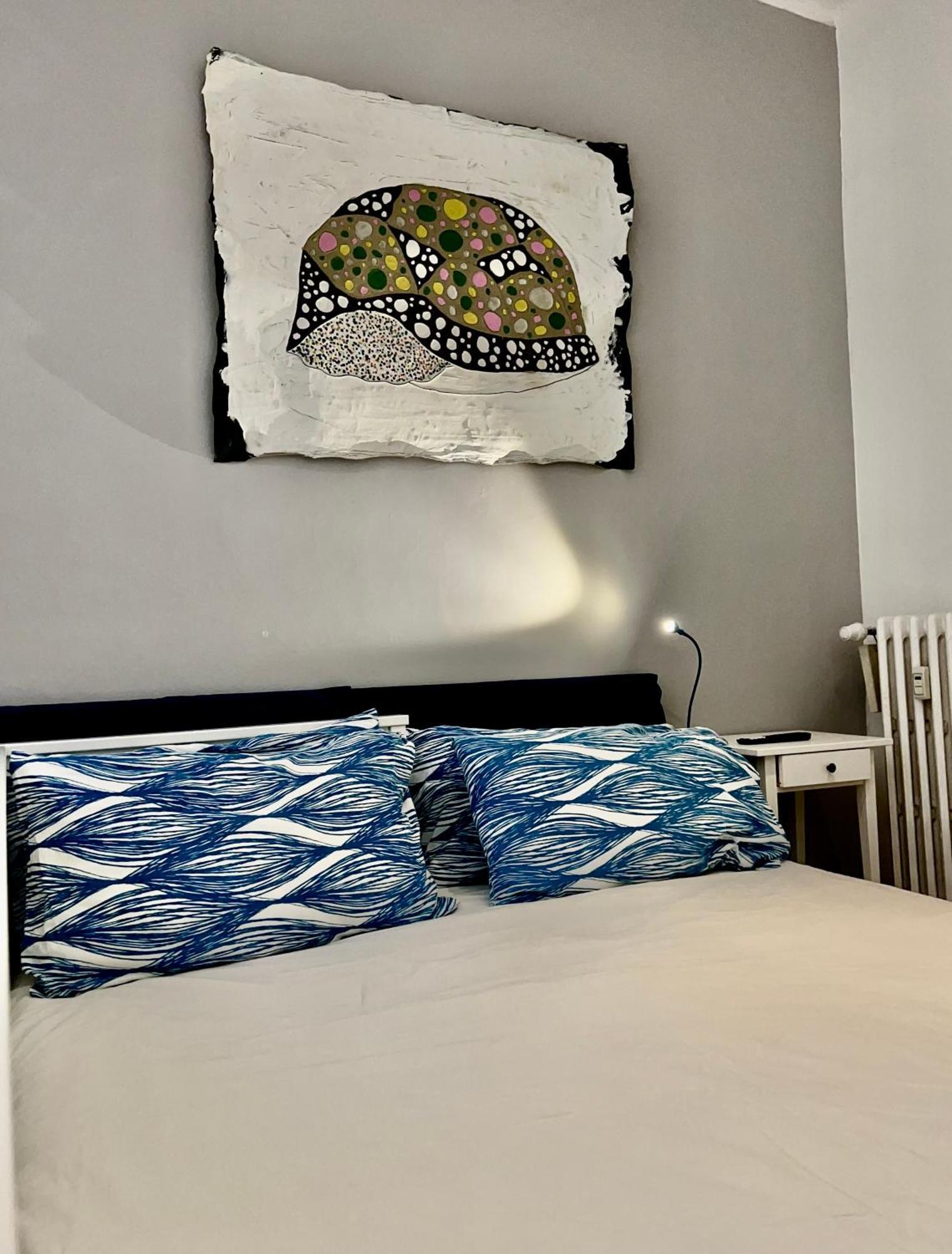 Lovely Art 2 Bedroom Flat Next To Metro Station Lodi Rome