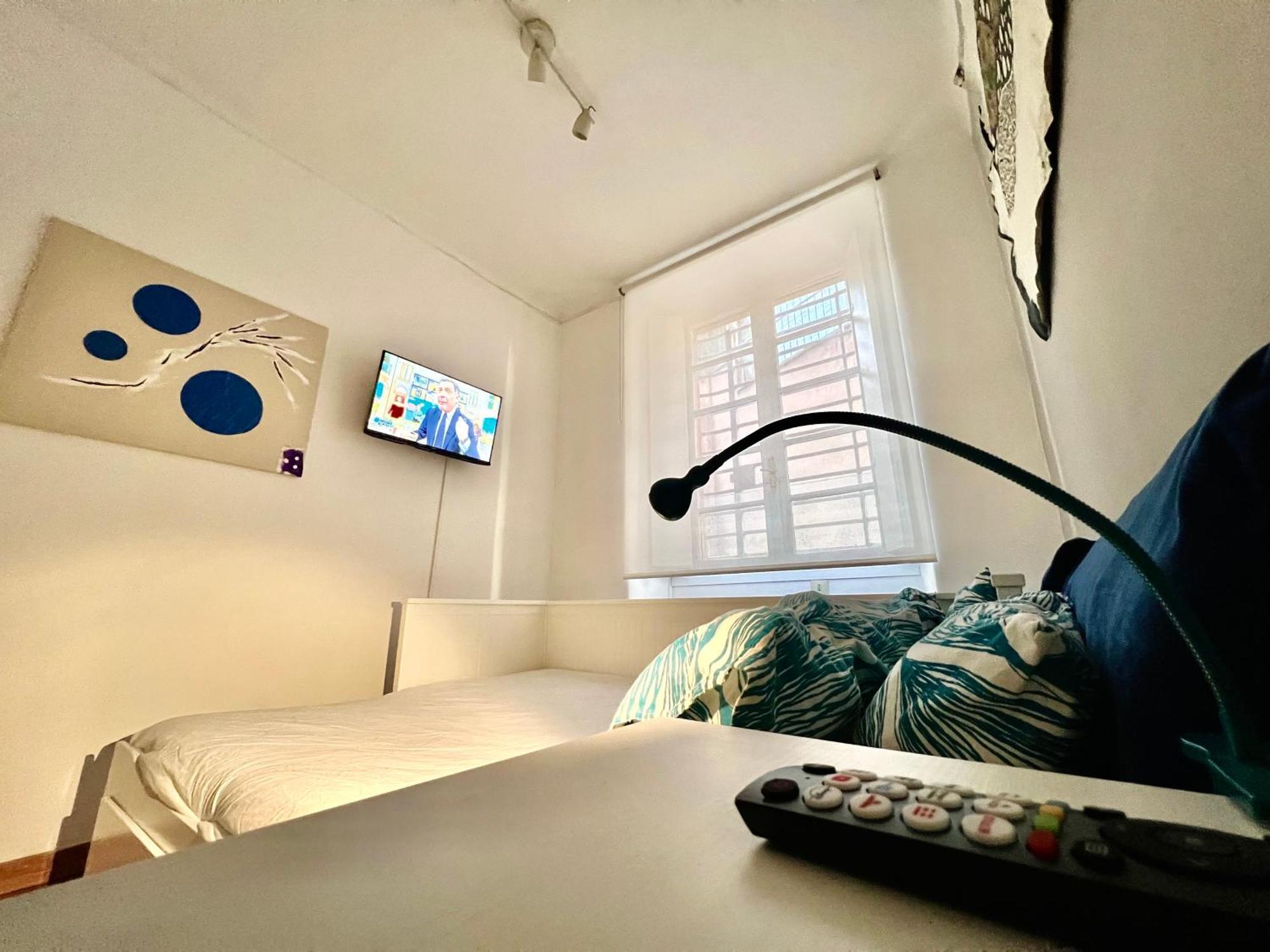 Lovely Art 2 Bedroom Flat Next To Metro Station Lodi Apartment *